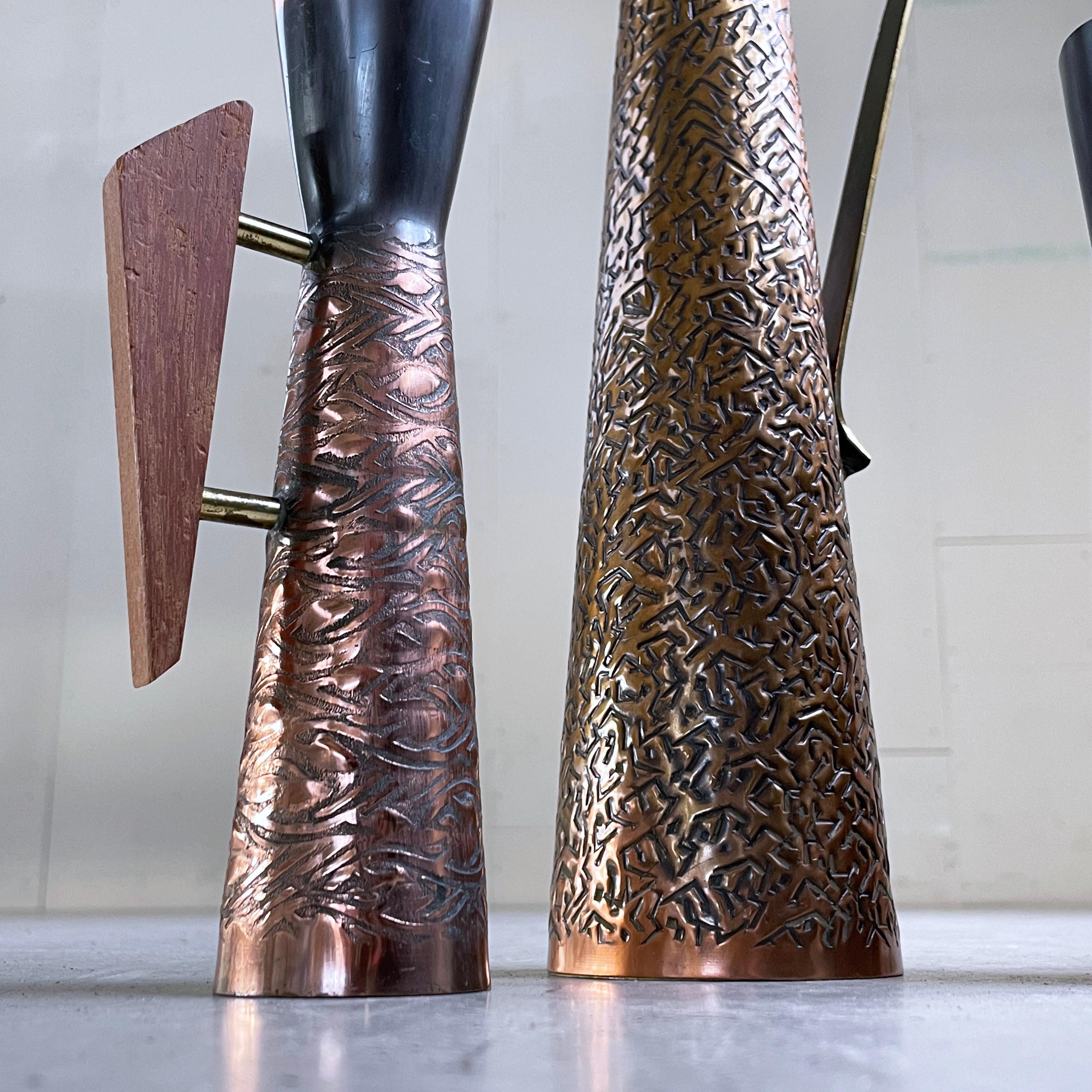 Satz von fünf Schweizer dekorativen brutalistischen Kupfervasen im Angebot 2