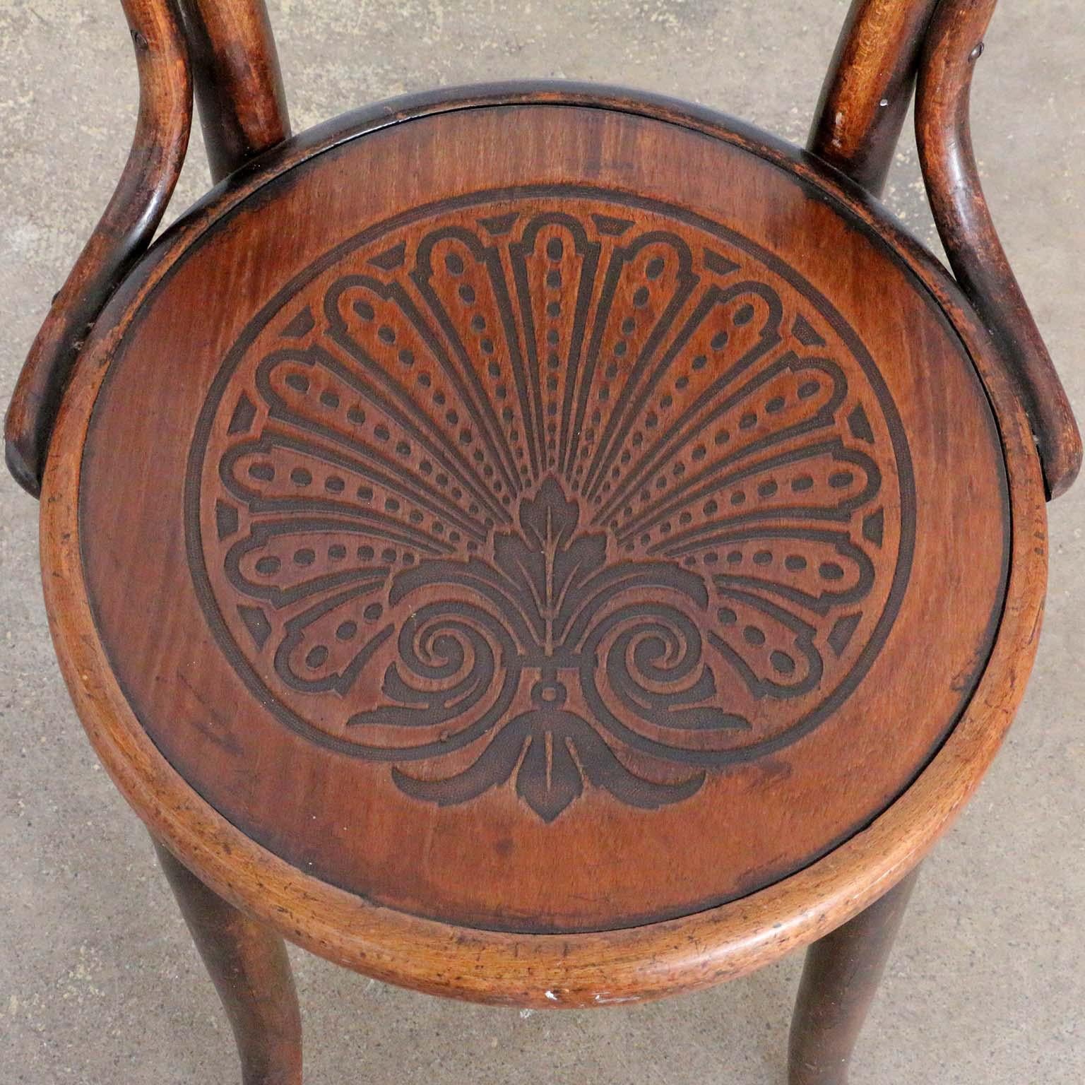 Hand-Crafted Set of Five Thonet Viennese No. 14 Cafe Chairs