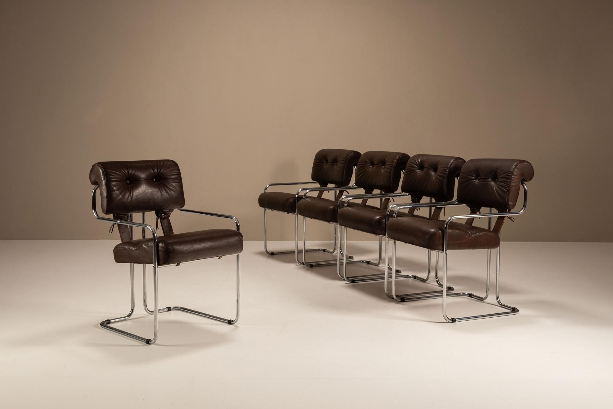 Le confort moderniste a défini une nouvelle esthétique dans les années 1970 et peu de designers ont su en saisir l'attrait comme Guido Faleschini. Ses chaises Tucroma pour i4 Mariani incarnent un esprit à la fois audacieux et souple, mêlant des