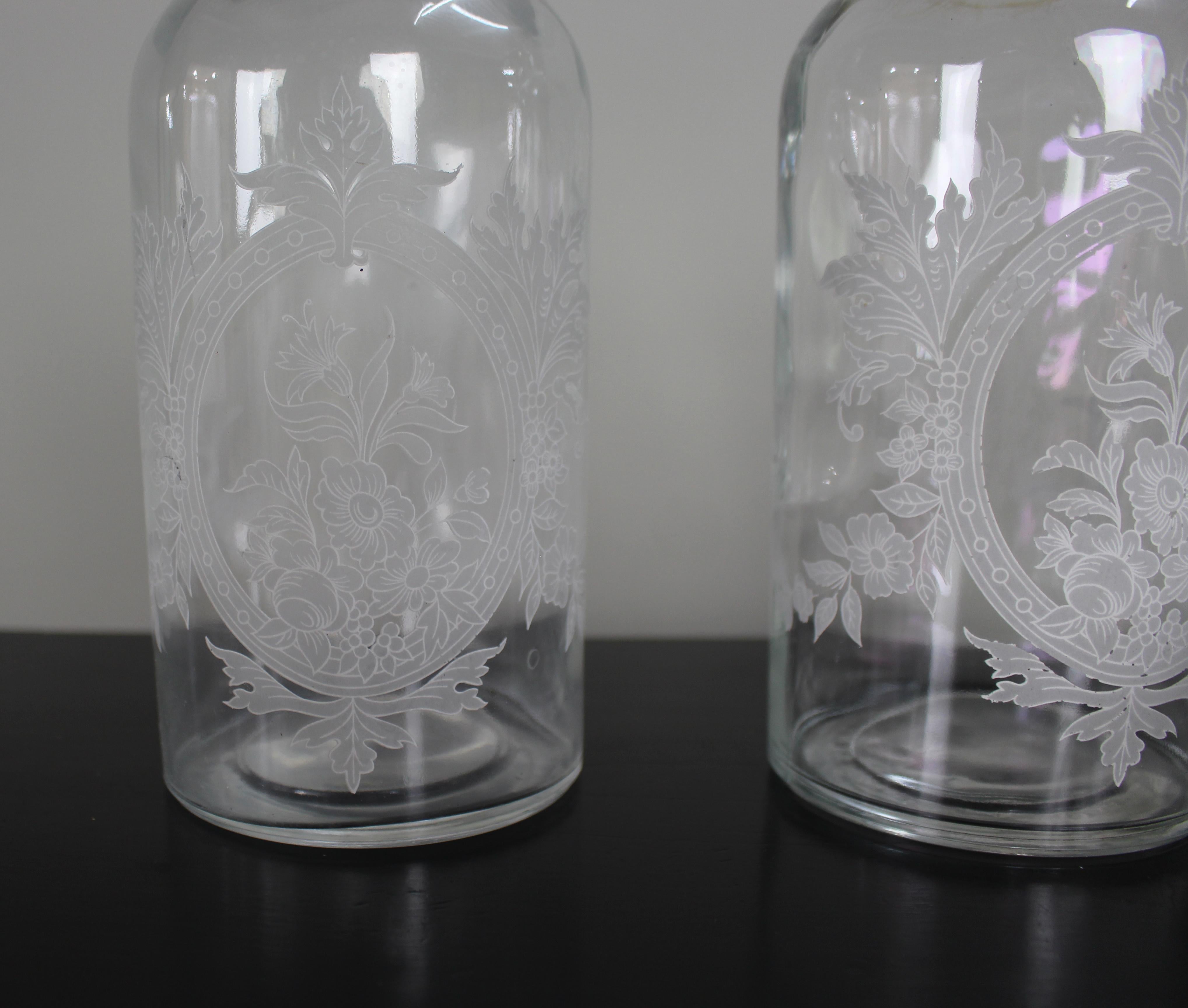 Satz von fünf viktorianischen Apothekerflaschen aus geätztem Glas, um 1880 im Angebot 4