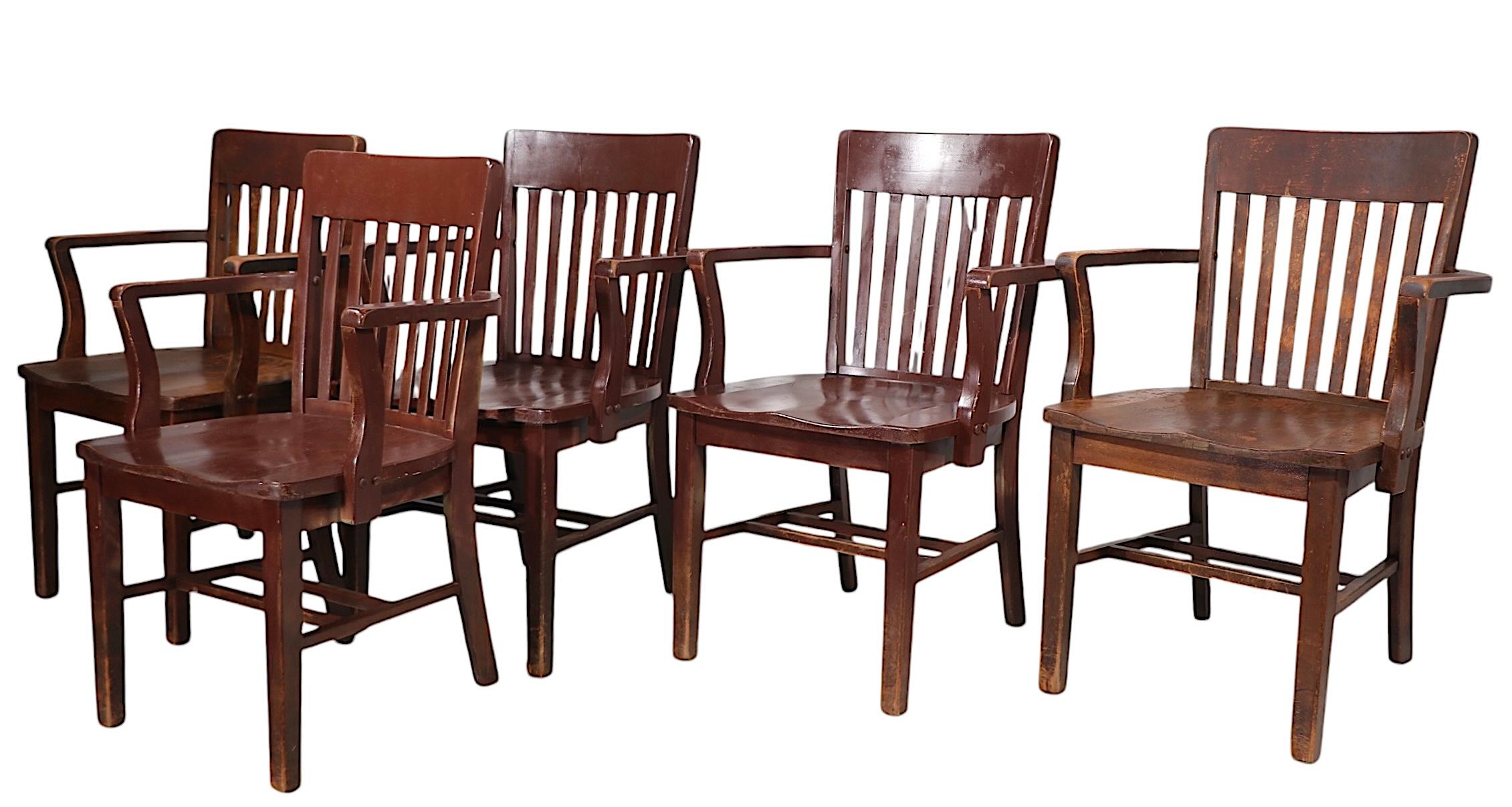 Chêne Ensemble de cinq chaises de salle à manger industrielles anciennes de Murphy Chair Co.
