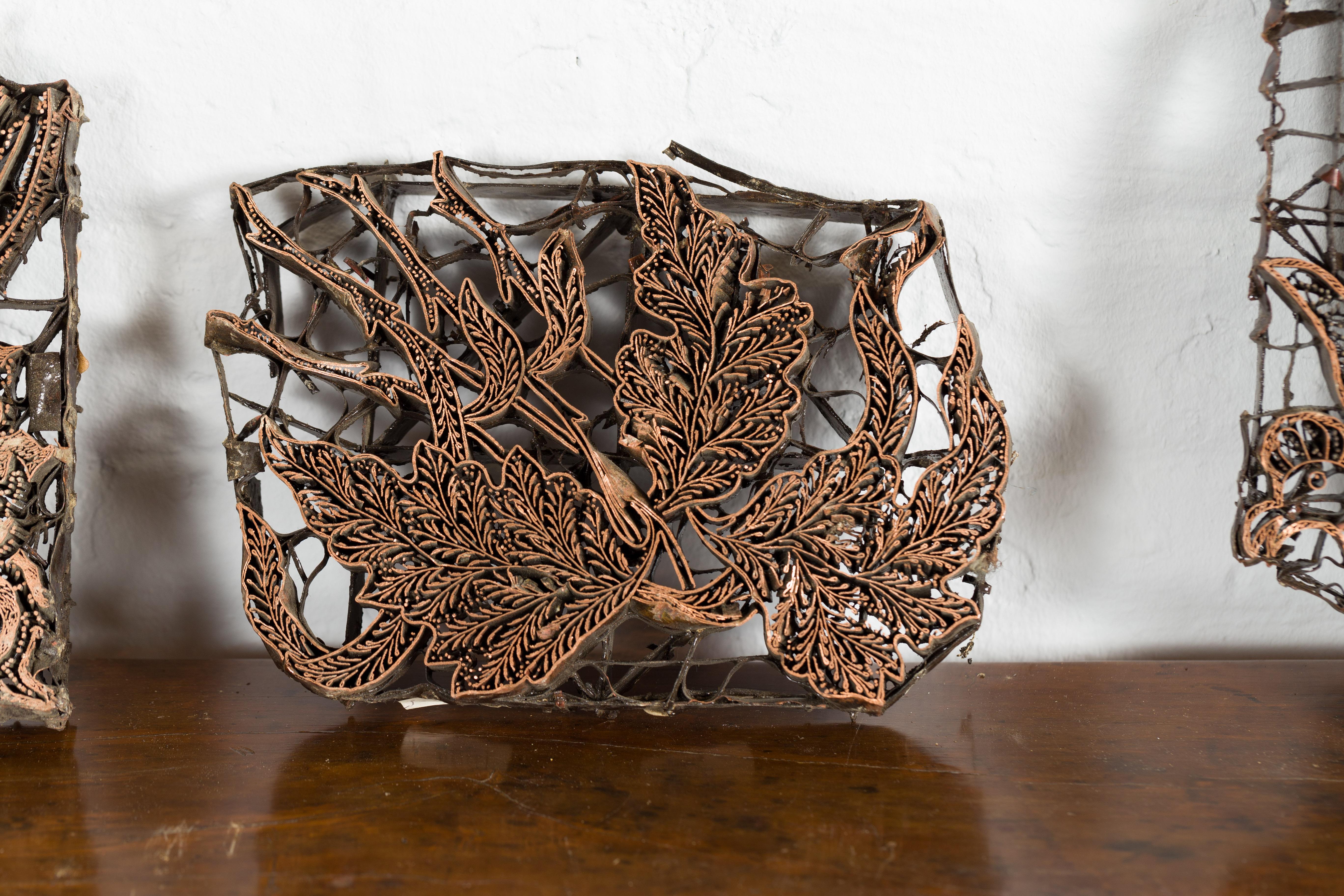 Set von fünf Indonesischen Kupfer-Batik-Textil-Blumendruckblöcken mit Blumenmuster im Vintage-Stil im Angebot 3