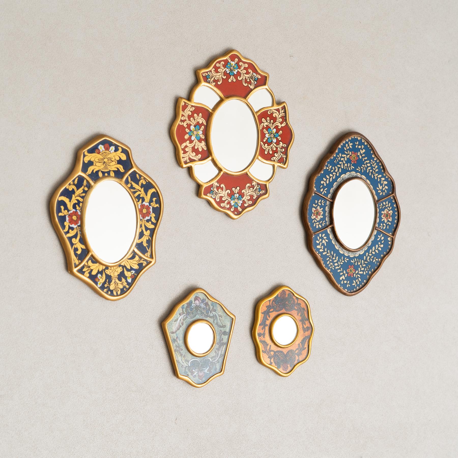 Set of Five Vintage Peruvian Mid-Century Hand-Painted Wooden Wall Mirrors In Good Condition For Sale In Barcelona, ES