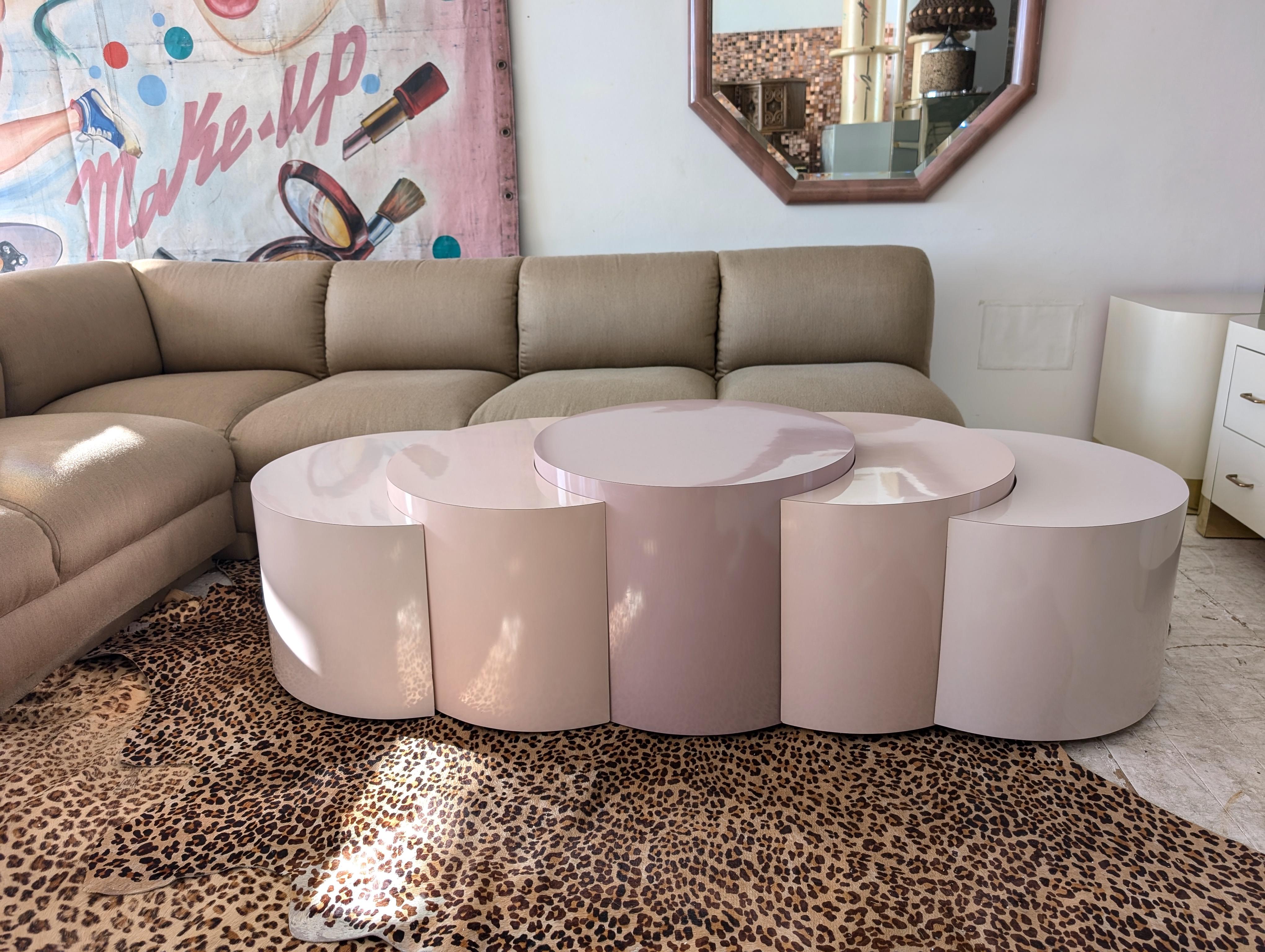 Set von fünf modularen Vintage-Couchtischen aus rosa Laminat im Postmodern-Stil, USA, 1980er Jahre im Zustand „Gut“ im Angebot in Hastings, GB