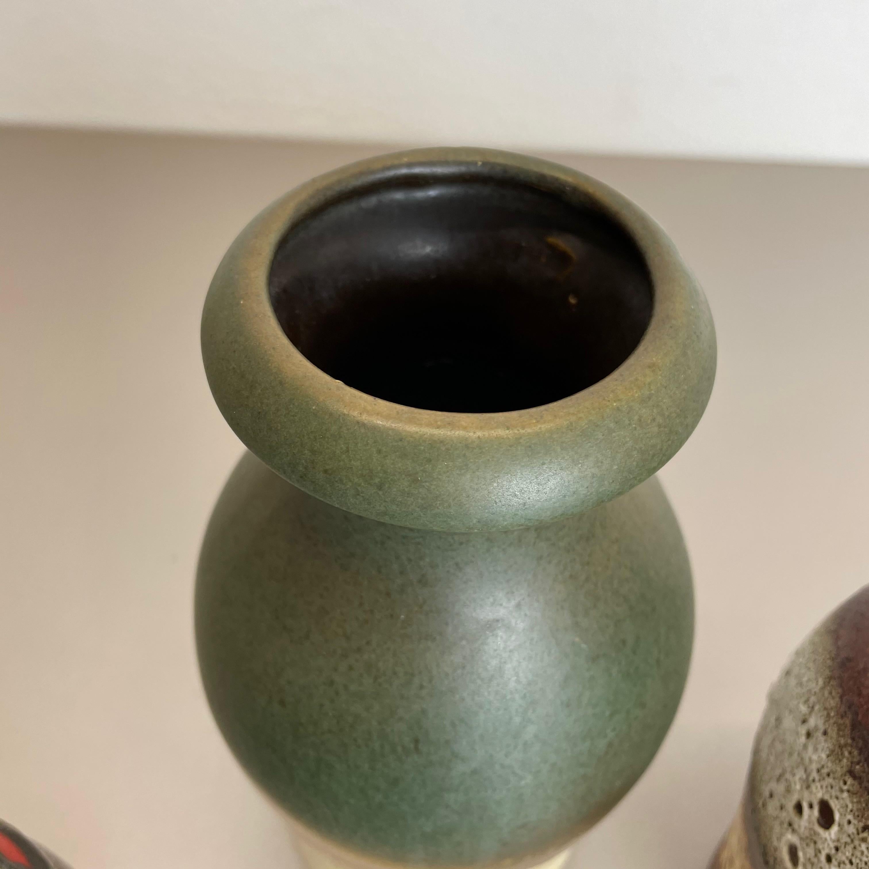 Set von fünf flachen Lava-Vasen aus Keramik, hergestellt von Scheurich, Deutschland, 1970er Jahre im Angebot 4
