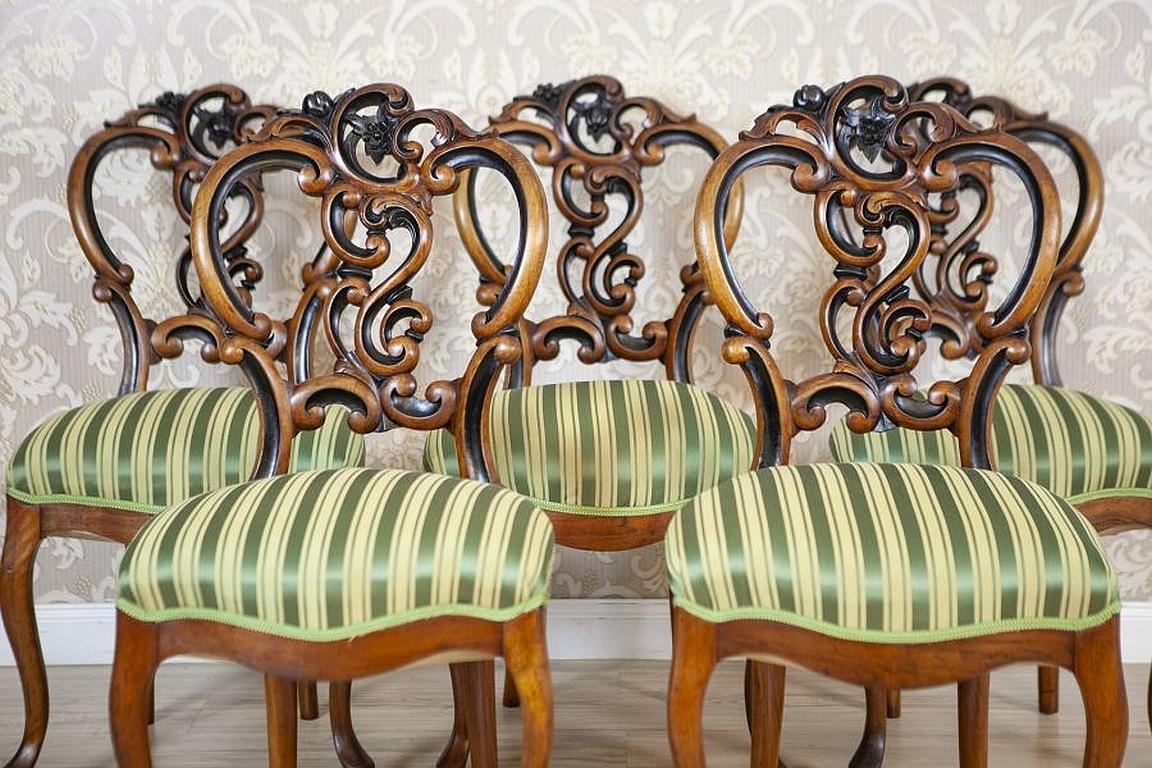 Set of Five Walnut Chairs From the Late 19th Century in Light Green Upholstery In Good Condition For Sale In Opole, PL