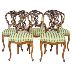 Ensemble de cinq chaises en noyer de la fin du XIXe siècle avec tapisserie vert clair