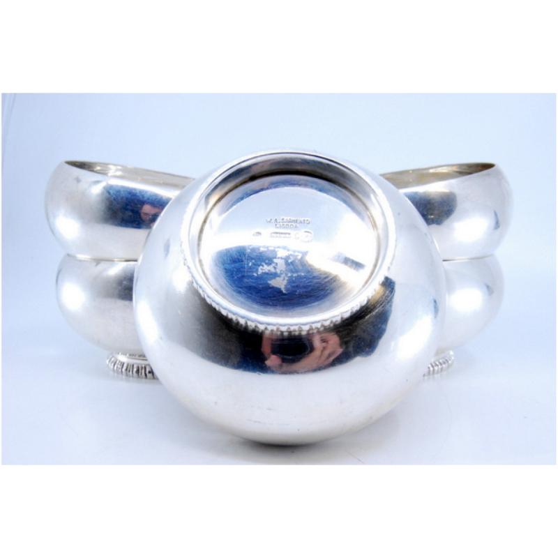 European Set of five washbasins in smooth silver with beaded bases For Sale