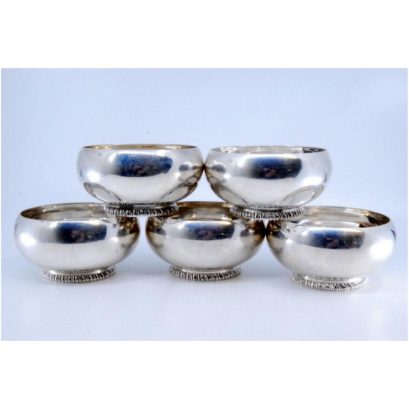 Set of five washbasins in smooth silver with beaded bases For Sale 1