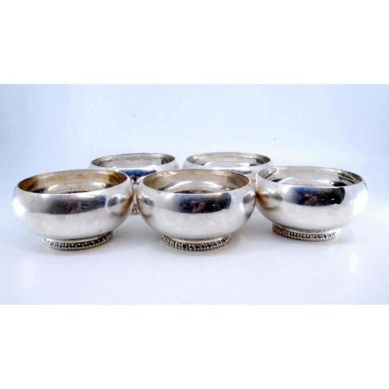 Set of five washbasins in smooth silver with beaded bases For Sale 3