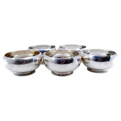 Set of five washbasins in smooth silver with beaded bases