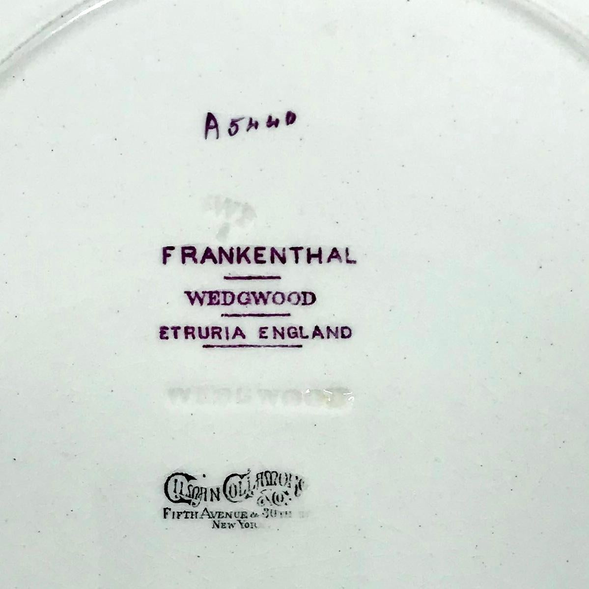 Set di cinque piatti floreali bianchi e magenta Wedgwood In condizioni buone a New York, NY