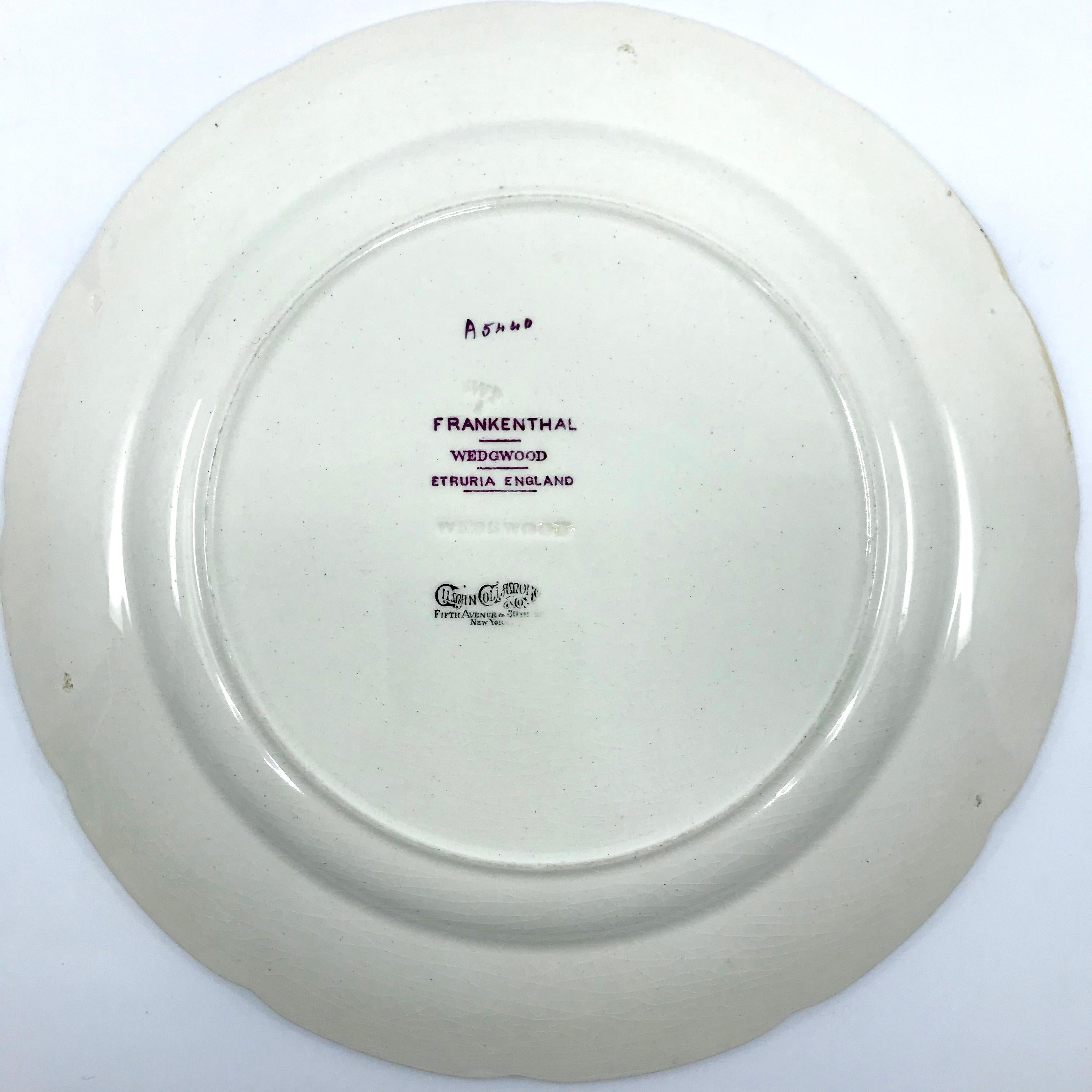 XX secolo Set di cinque piatti floreali bianchi e magenta Wedgwood