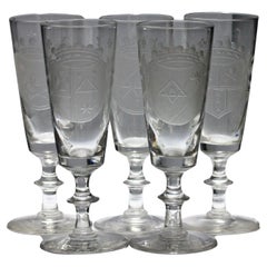 Ensemble de cinq verres à Ale Masonic gravés avec armoiries de style William IV/début de l'ère victorienne