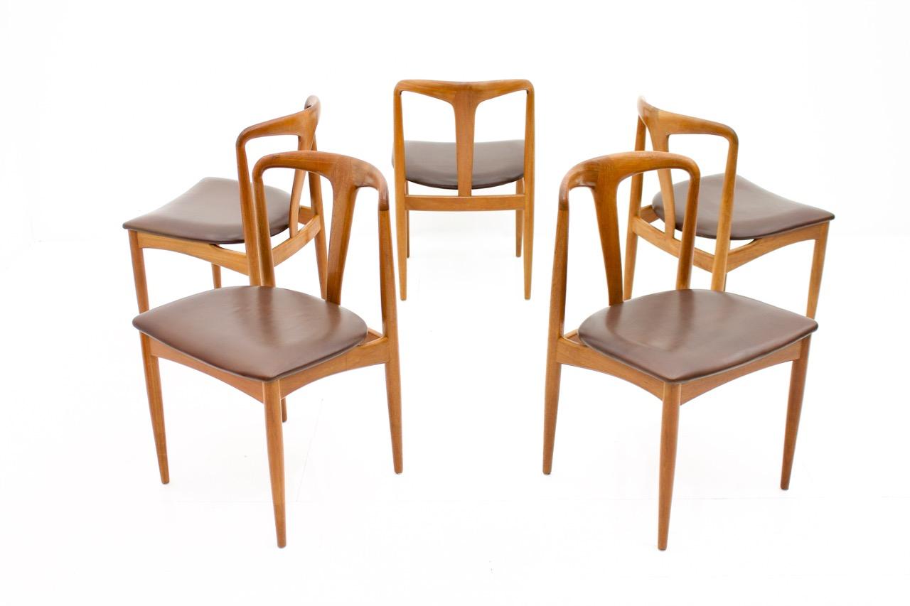 Set of Five Teak Dining Chairs Juliane by Johannes Andersen Denmark For Sale 5