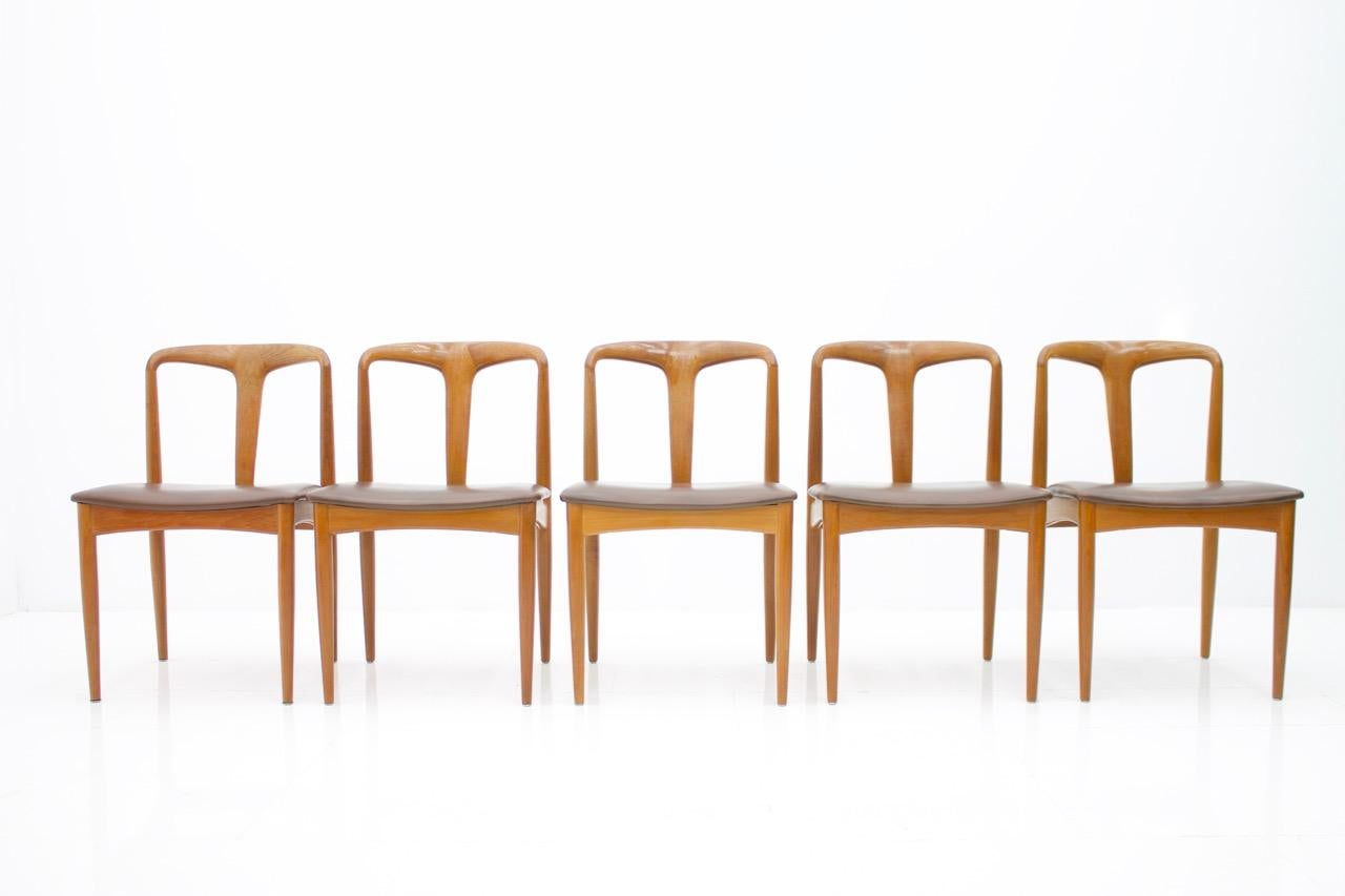 Scandinavian Modern Set of Five Teak Dining Chairs Juliane by Johannes Andersen Denmark For Sale