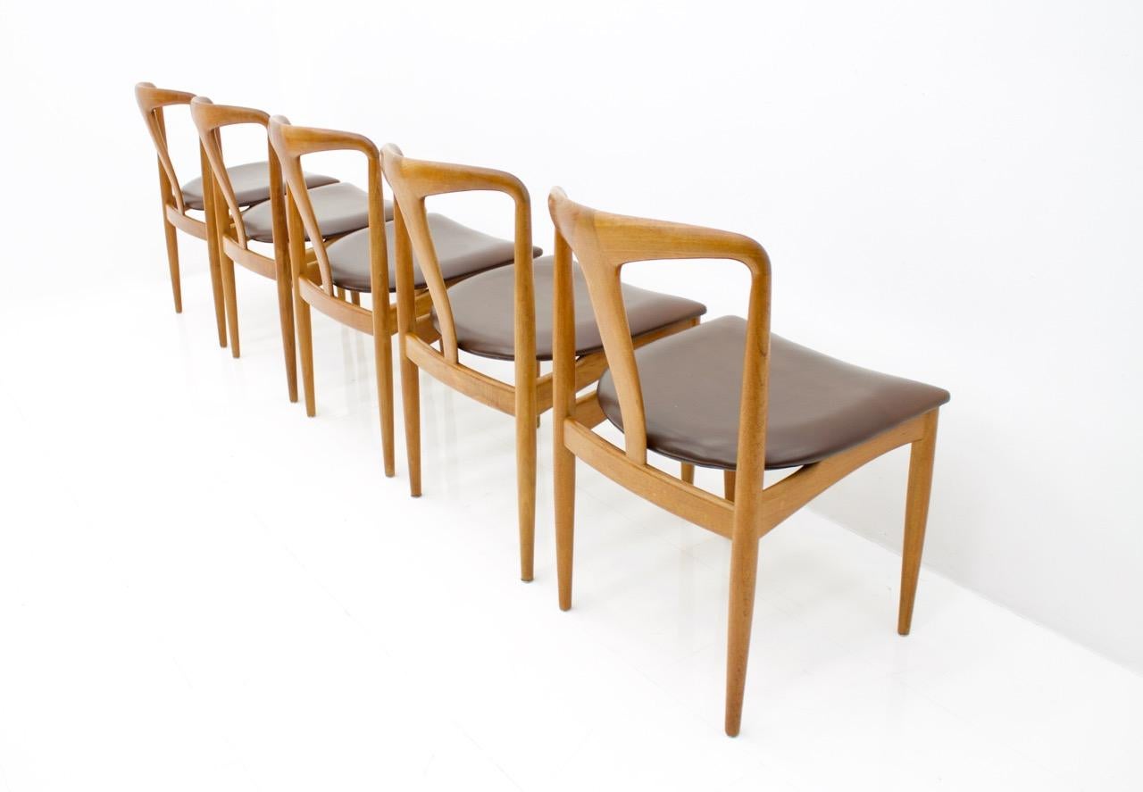 Set of Five Teak Dining Chairs Juliane by Johannes Andersen Denmark In Good Condition For Sale In Frankfurt / Dreieich, DE