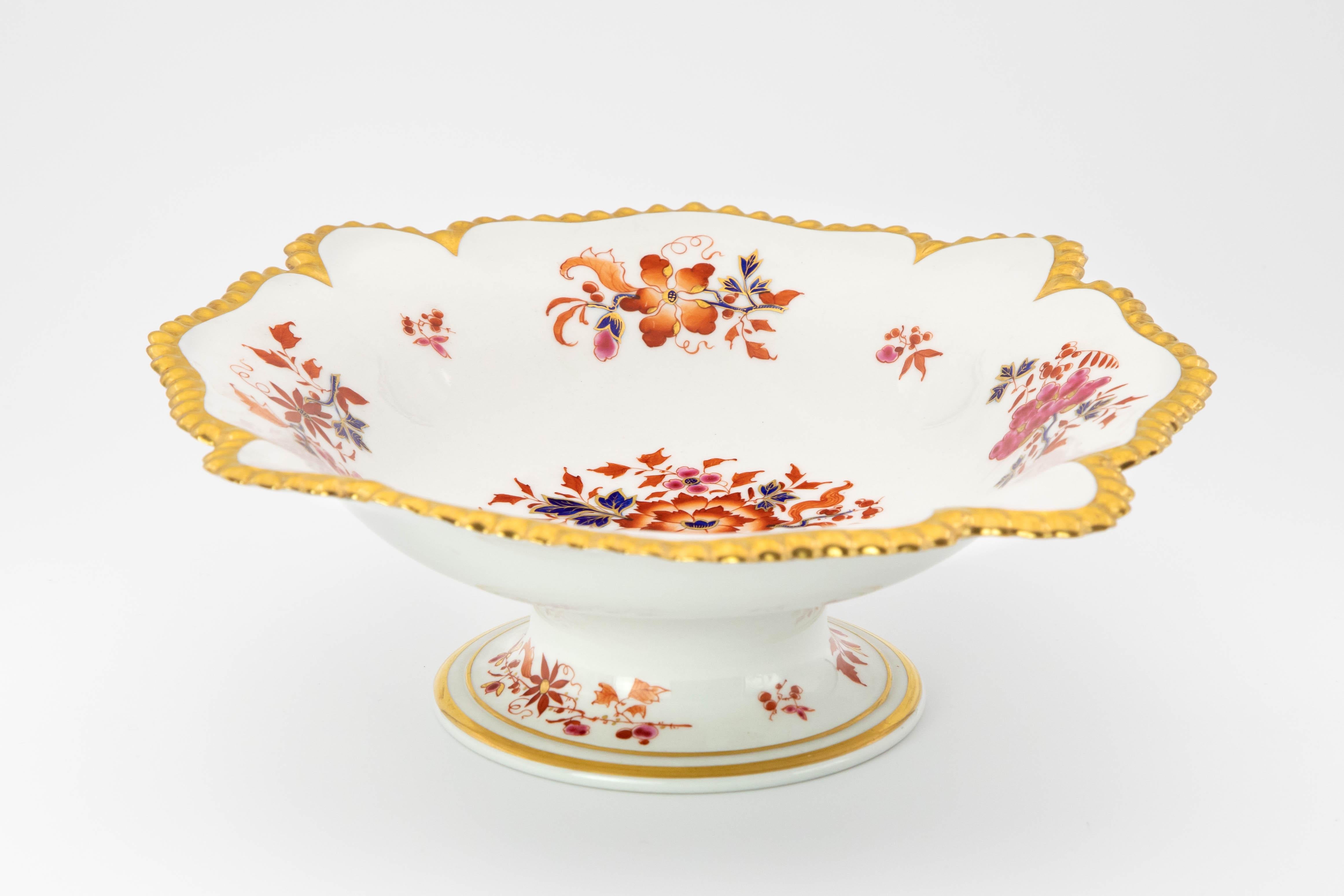 A set of 4 armorial dessert dishes and 1 compote, made circa 1820 by the Worcester Porcelain Factory during the Flight, Barr & Barr period.

The dishes, made circa 1820 by the Worcester Porcelain Factory during the Flight, Barr & Barr period, are