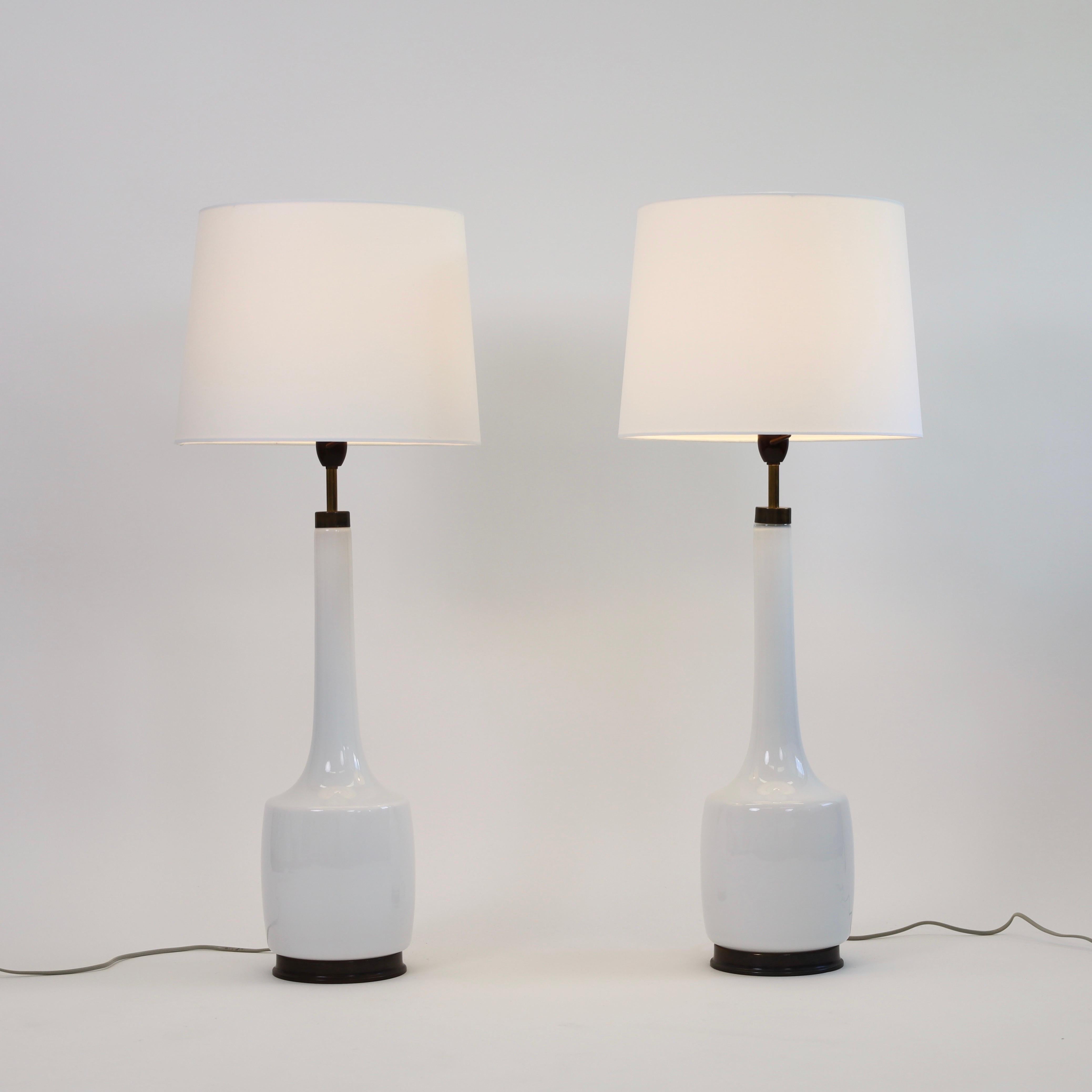Satz von Stehlampen aus Glas von Svend Aage Holm Sorensen, 1960er Jahre, Dänemark (Opalglas) im Angebot