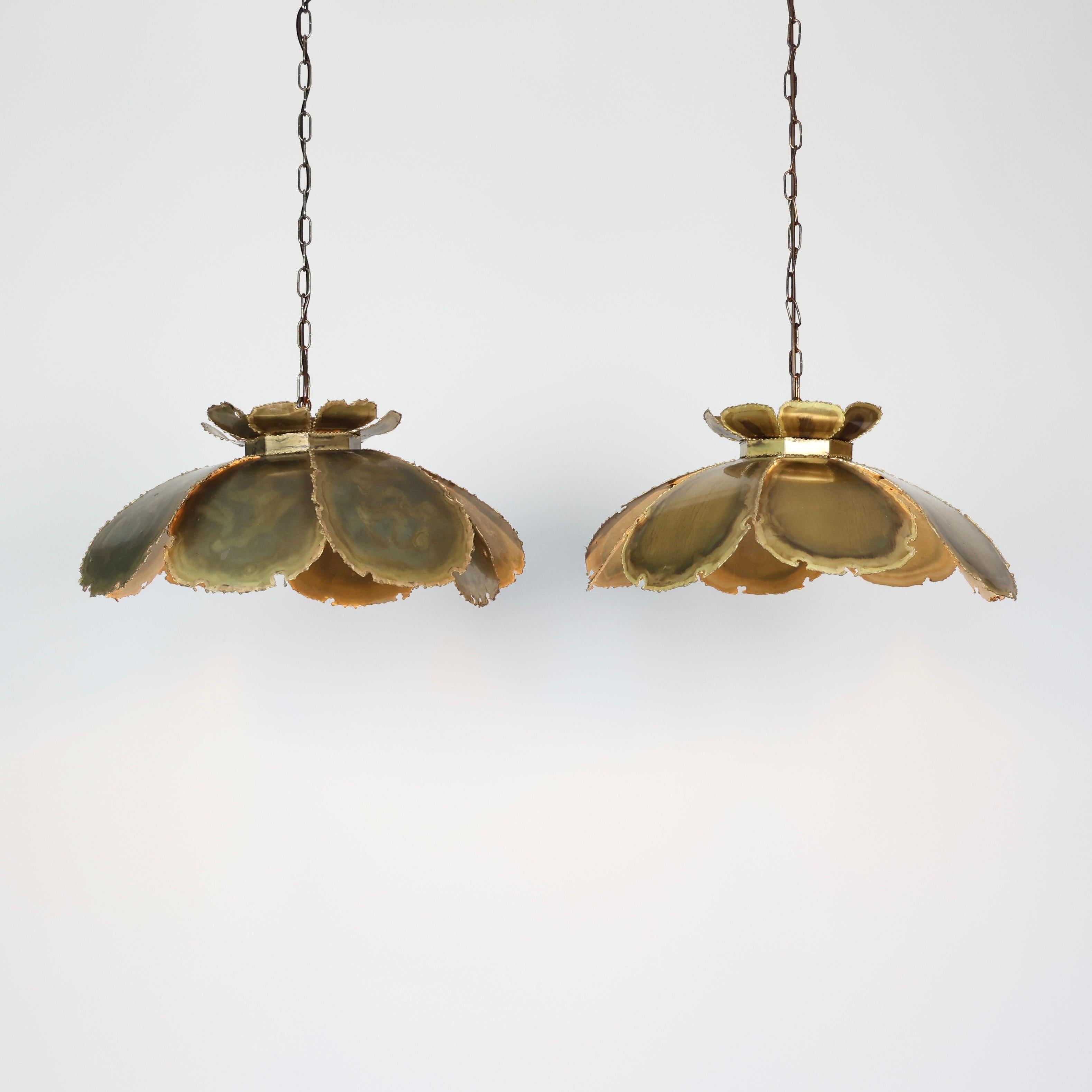 Brutalisme Ensemble de lampes suspendues en forme de fleur par Svend Aage Holm Sorensen, 1960, Danemark en vente