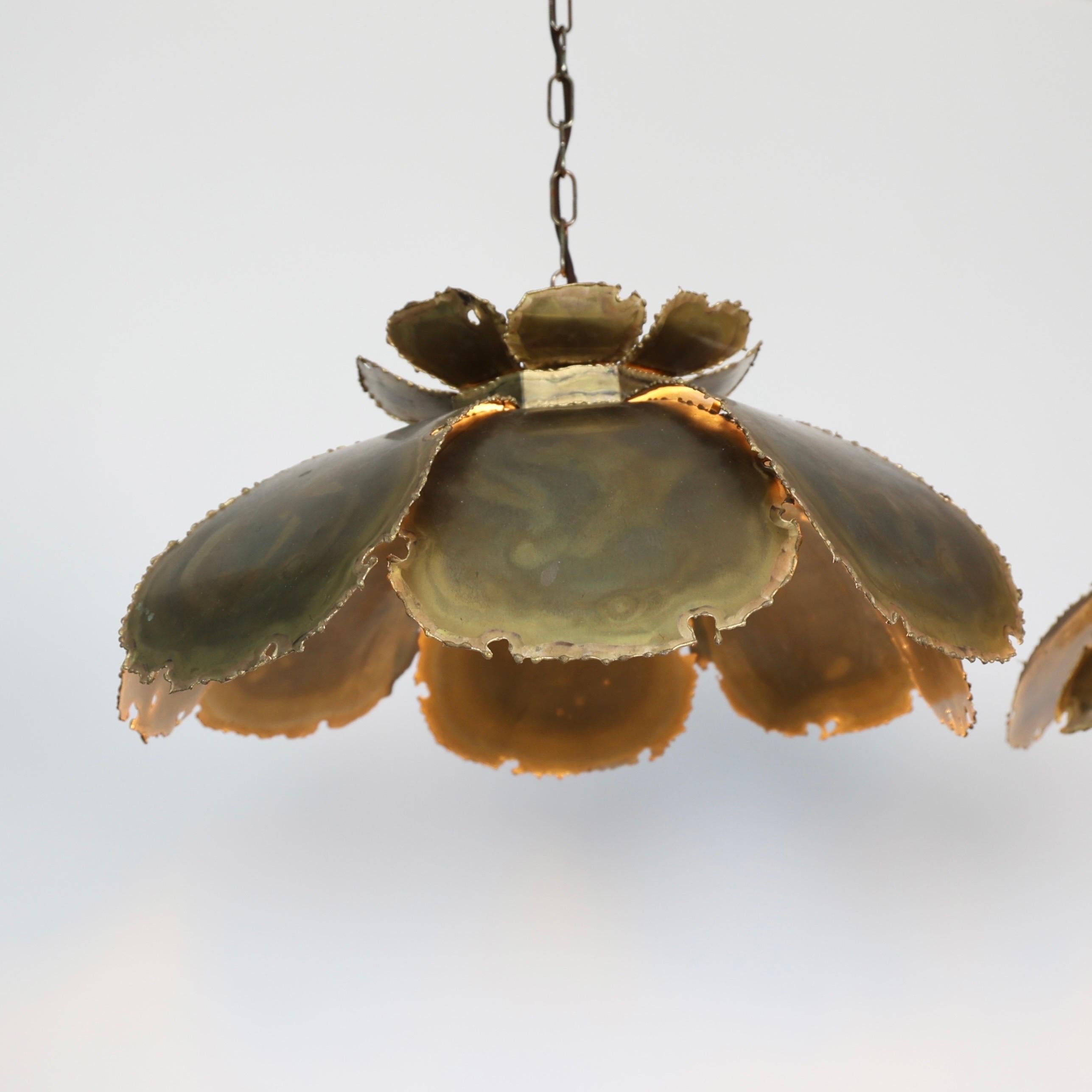 Milieu du XXe siècle Ensemble de lampes suspendues en forme de fleur par Svend Aage Holm Sorensen, 1960, Danemark en vente