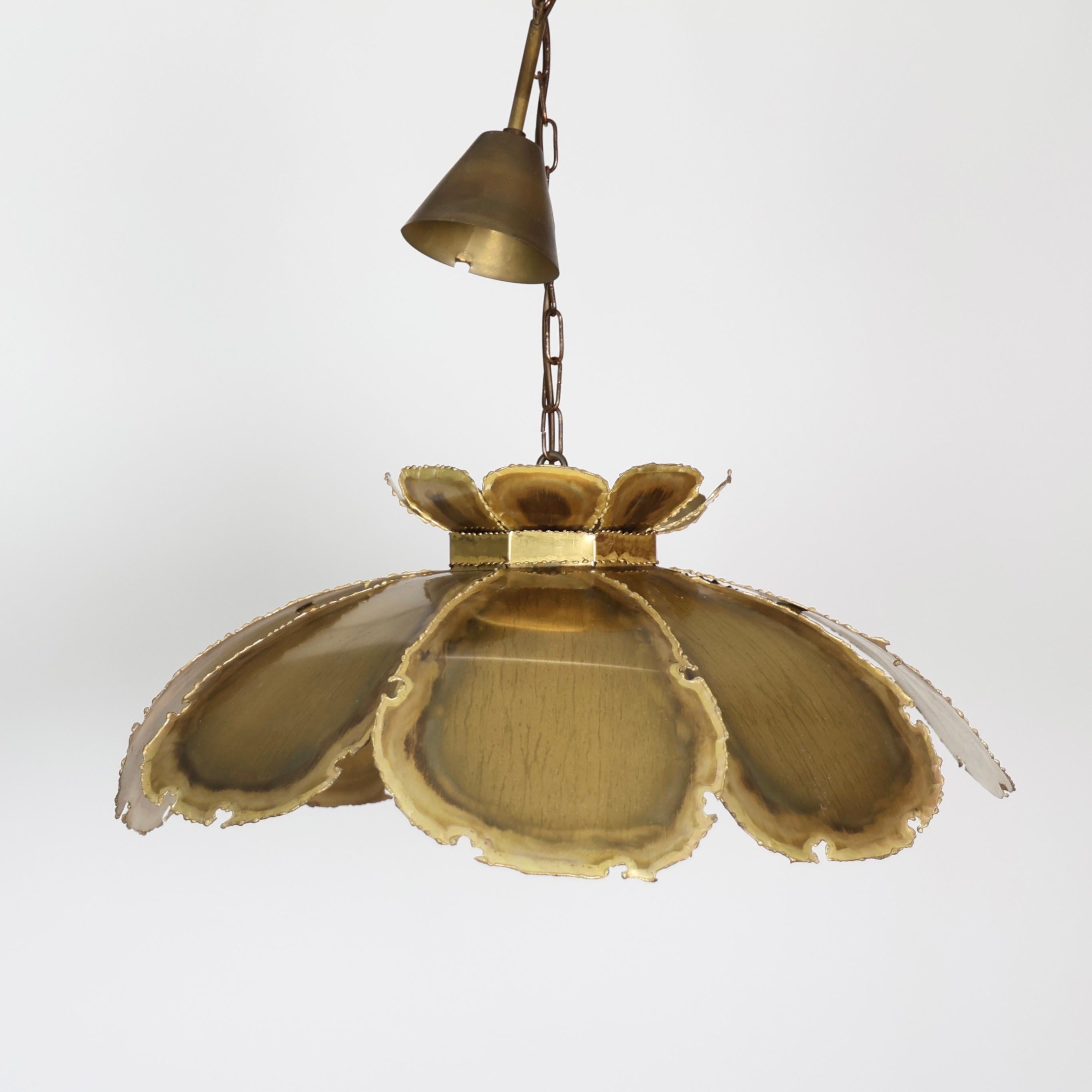 Laiton Ensemble de lampes suspendues en forme de fleur par Svend Aage Holm Sorensen, 1960, Danemark en vente