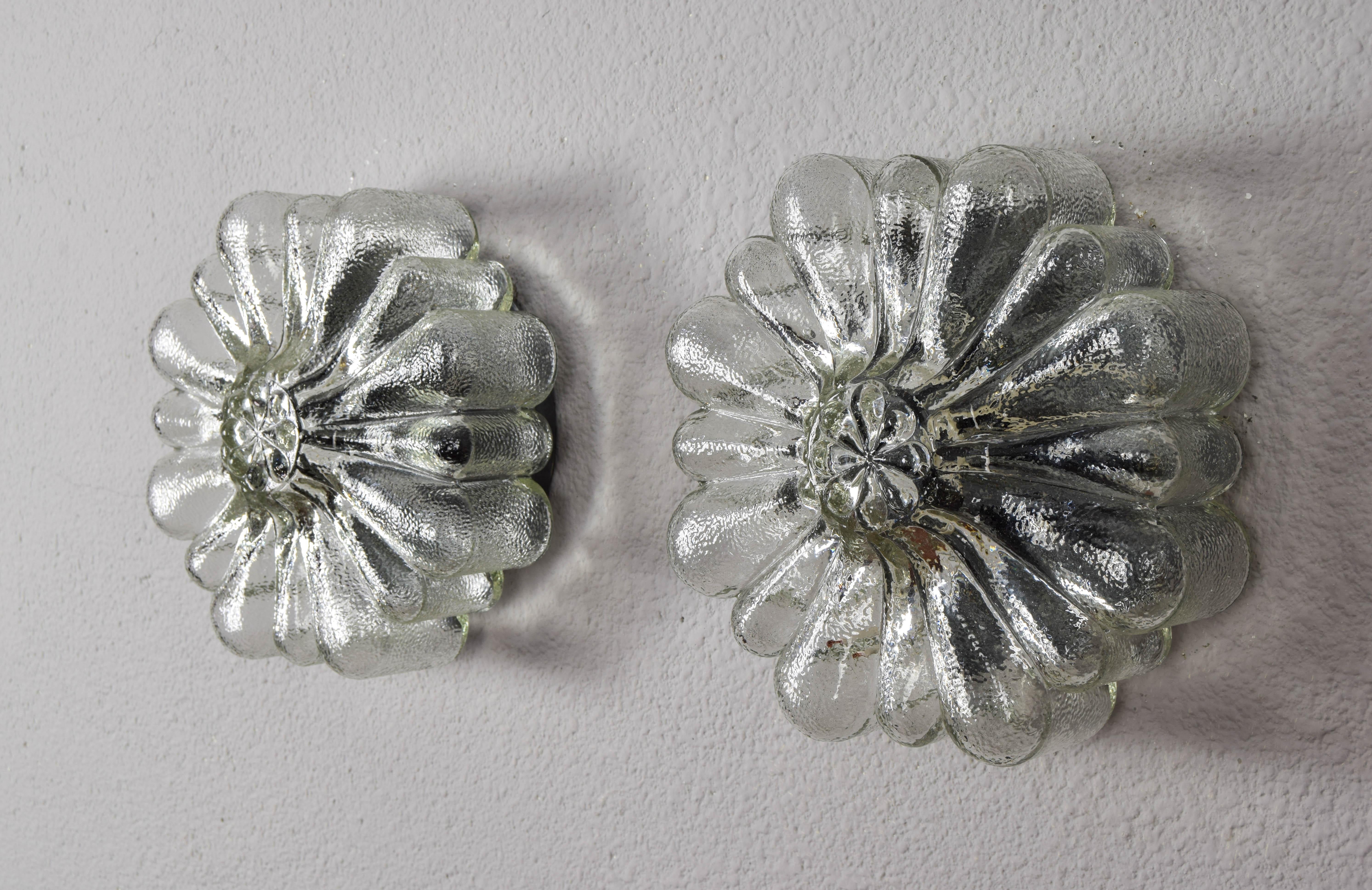 Set of Bubbles Flowers Mid Century Modern Germany Cut Glass Flush Mount Set 60s In Good Condition For Sale In Escalona, Toledo