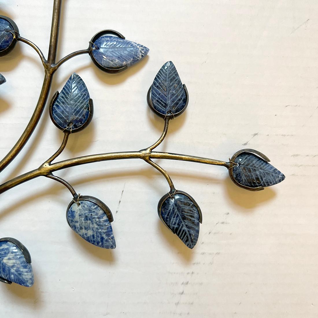 Ensemble d'appliques en lapis à motif de feuillage. Vendu par paire. Bon état - En vente à New York, NY