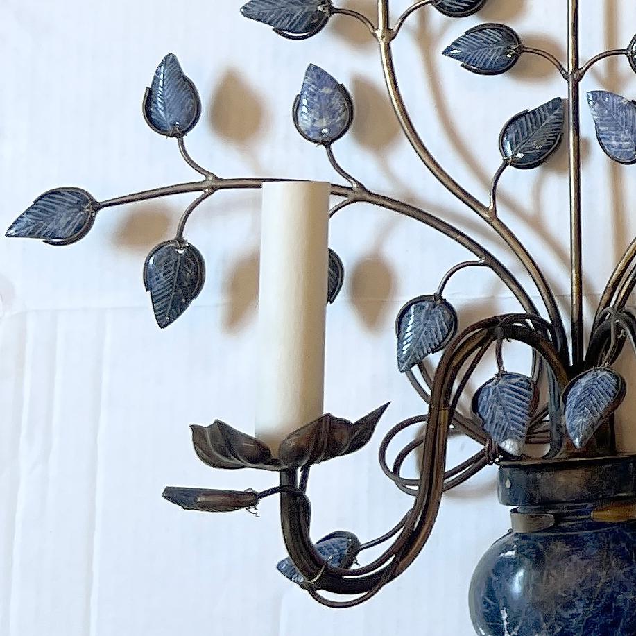 Bronze Ensemble d'appliques en lapis à motif de feuillage. Vendu par paire. en vente