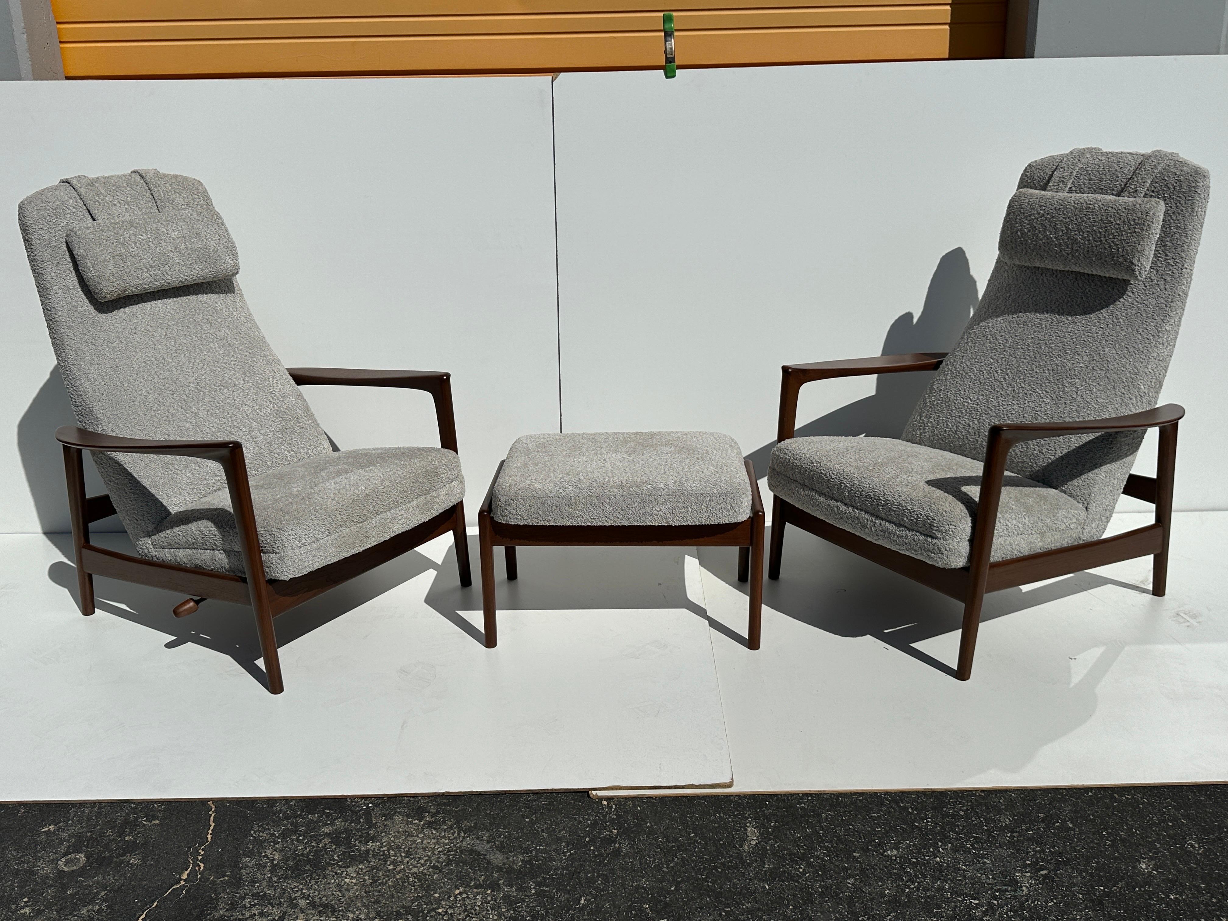 Set of two adjustable reclining lounge chairs and footrest newly upholstered in boucle type of fabric for DUX of Sweden. Frames are made of dark walnut and been refinished. Each chair is 40