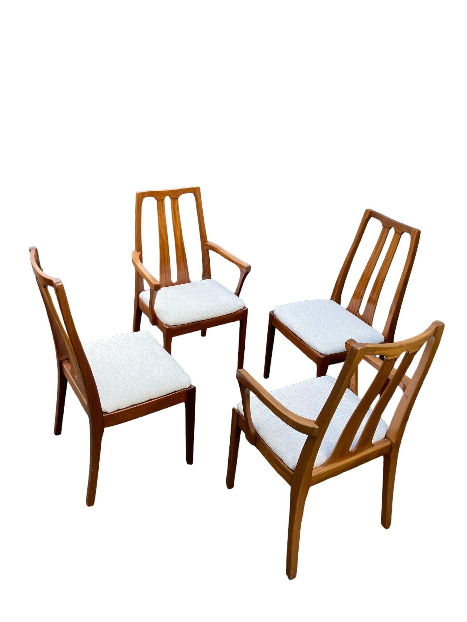 Set of For Mid Century Teak Nathan Dining Chairs. Reupholstered in a contrasting Cream Boucle style upholstery.
H: 96 cm
Seat Height: 46 cm
Arm Width: 54 cm
W: 48 cm
D: 43 cm
Arm Height: 65 cm