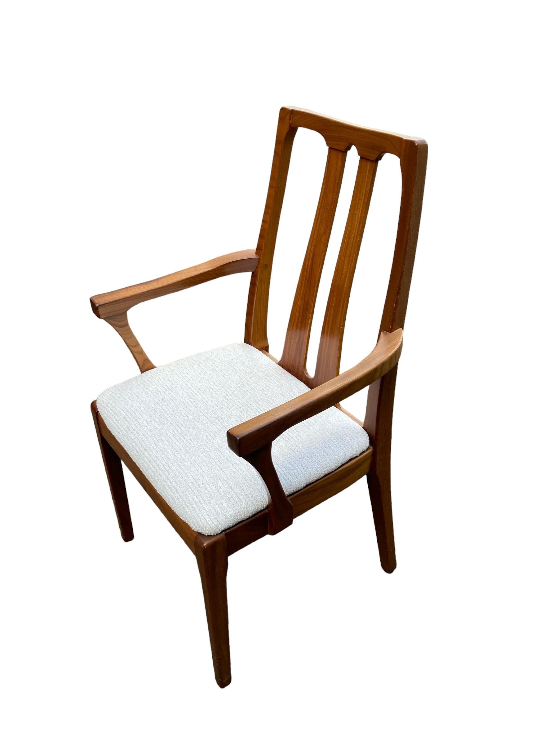 Set of For Mid Century Teak Nathan Dining Chairs with two carvers In Good Condition For Sale In Bishop's Stortford, GB