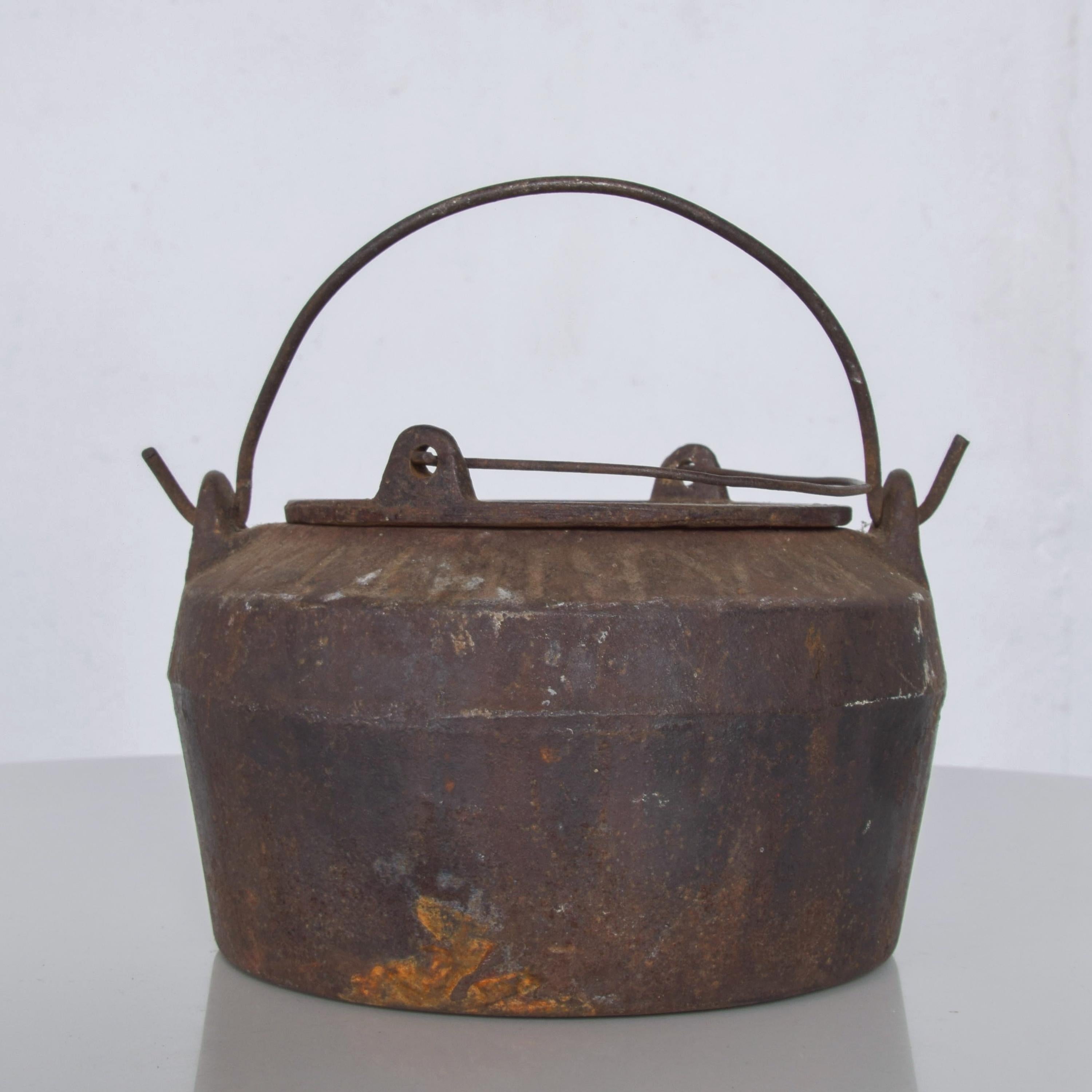 Foundry Smelting Pots Antique Industrial Patinated Rustic Condition with Metal Hand Carry (2 pot set)
Vintage Cauldron. Wonderful industrial decor.
Measures: 5.5