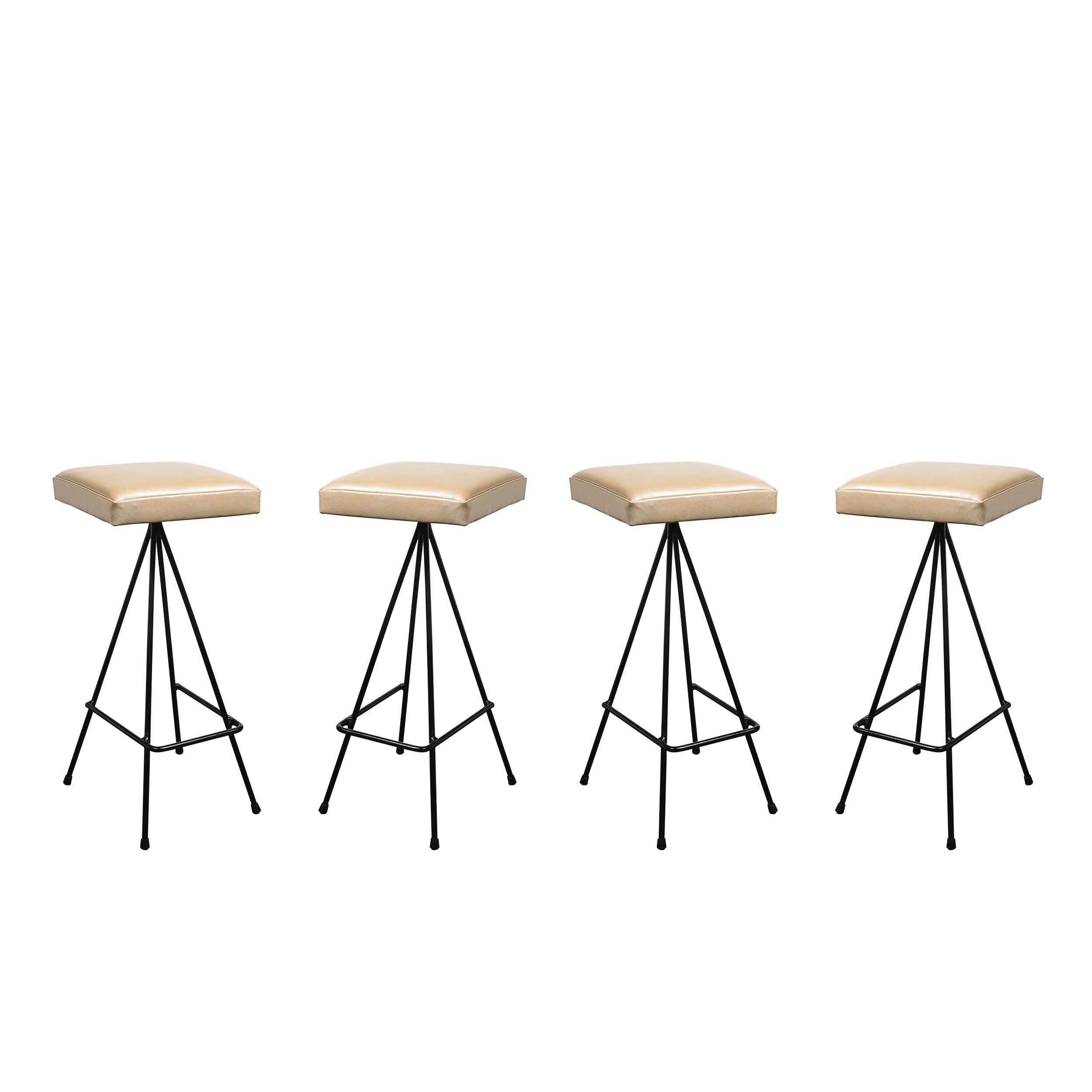Este llamativo conjunto de cuatro taburetes de bar #11 del célebre diseñador estadounidense Adrian Pearsall ejemplifica la estética atrevida y escultural del diseño de muebles modernos de mediados de siglo. Fabricados hacia 1950, estos taburetes