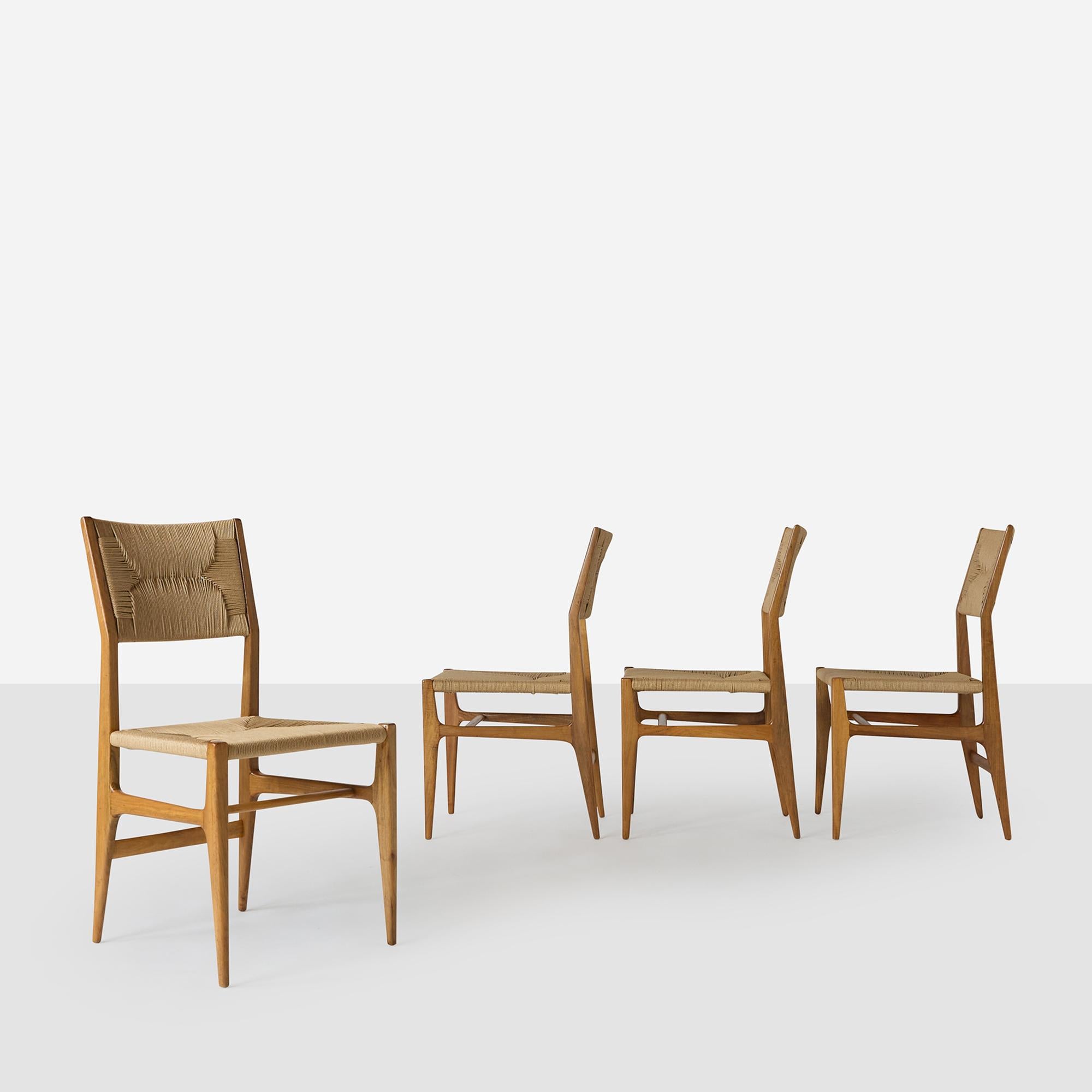 Moderno Set di quattro sedie da pranzo #116 di Gio Ponti in vendita