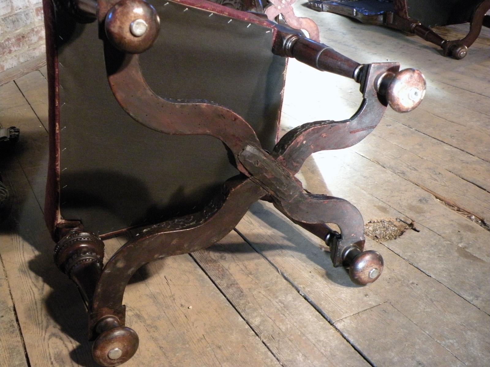 Set of Four 17th century English William & Mary Walnut Chairs In Good Condition For Sale In Troy, NY