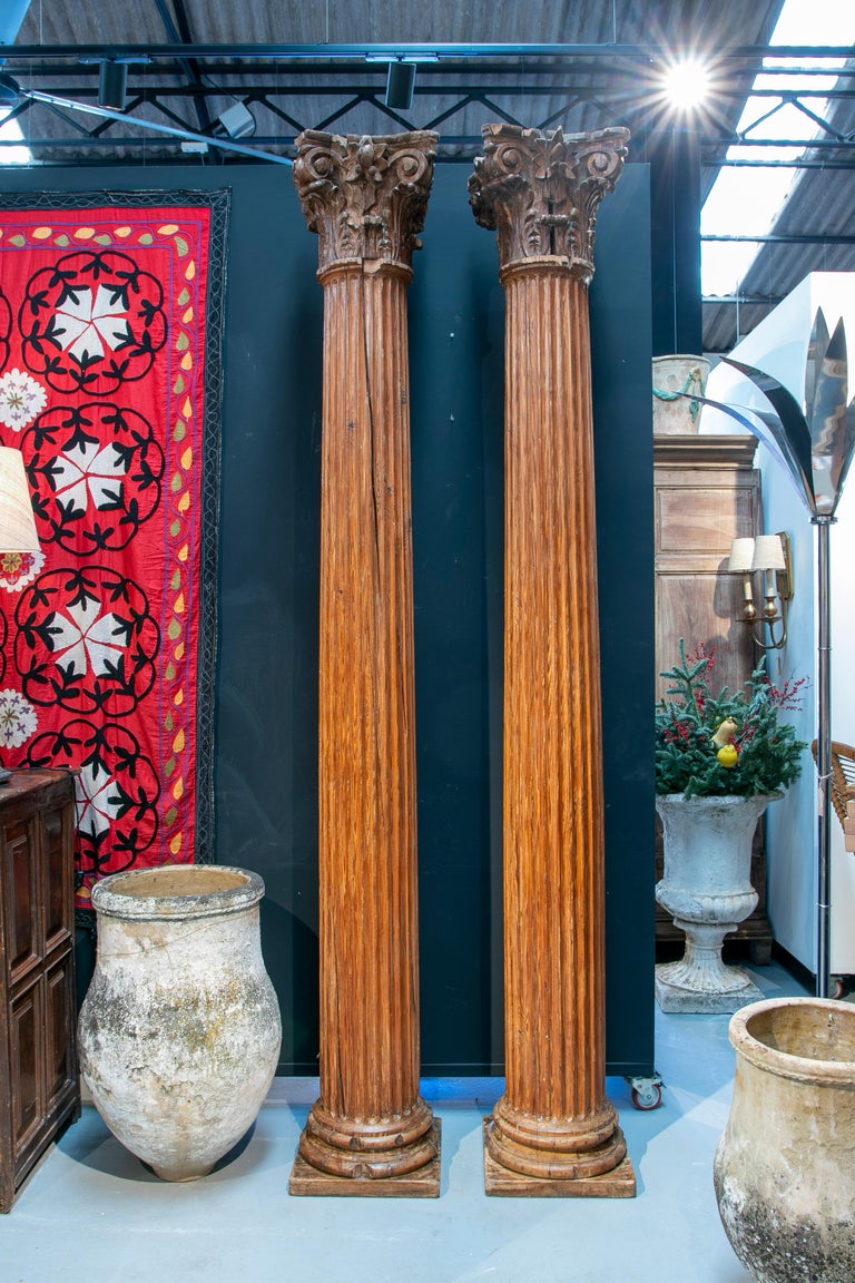 Set of four antique 17th century Spanish wooden fluted columns with Corinthian capitals