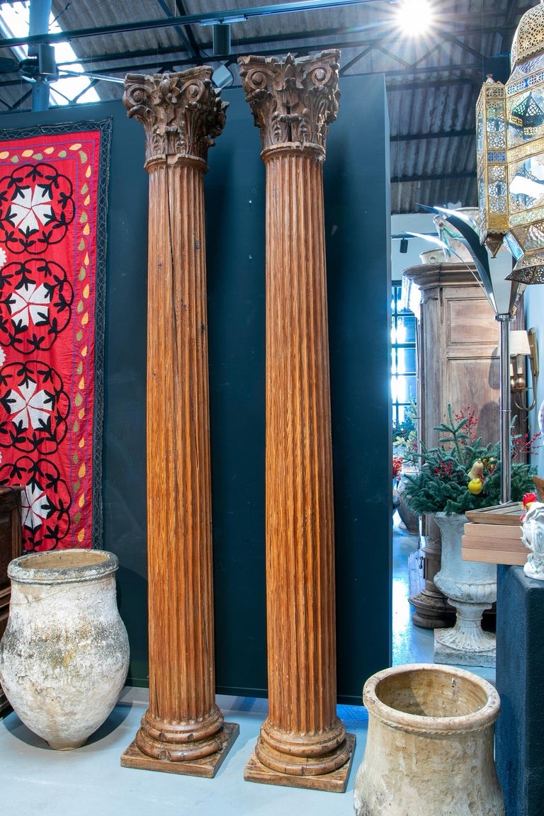 Hand-Carved Set of Four 17th Century Spanish Wooden Fluted Columns w/ Corinthian Capitals For Sale