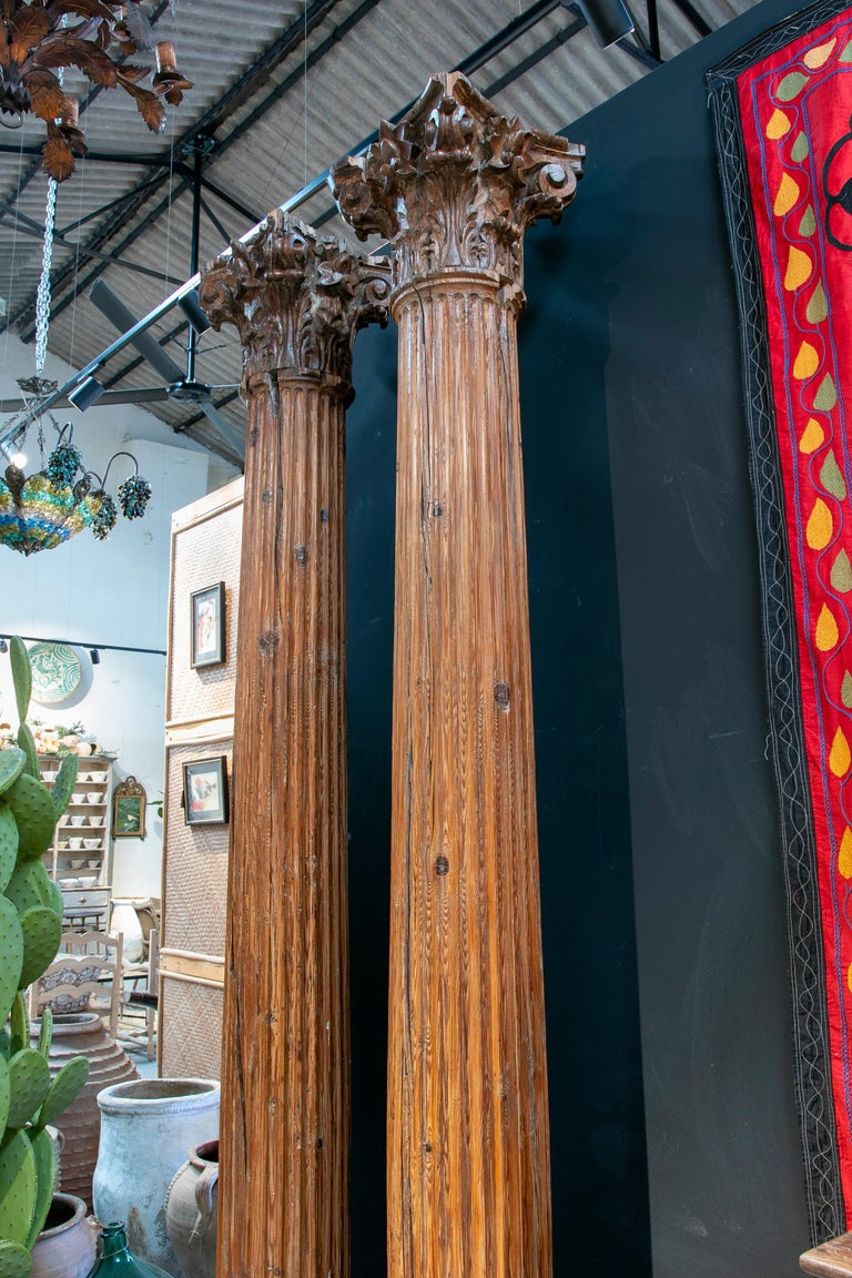 Set of Four 17th Century Spanish Wooden Fluted Columns w/ Corinthian Capitals In Good Condition For Sale In Marbella, ES