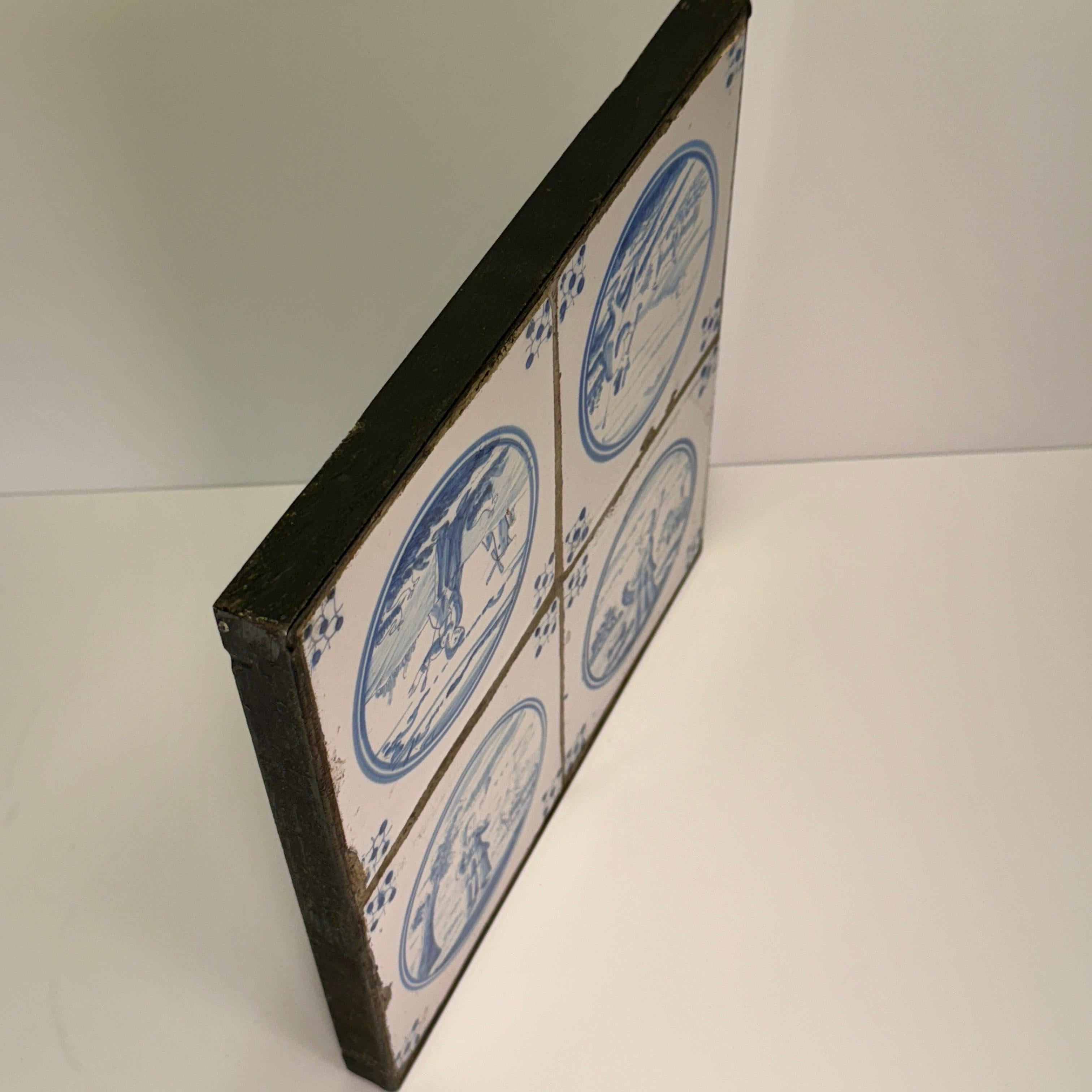 Set di quattro piastrelle Delft blu e bianche del XVIII secolo incorniciate in una cornice di ferro personalizzata in vendita 4