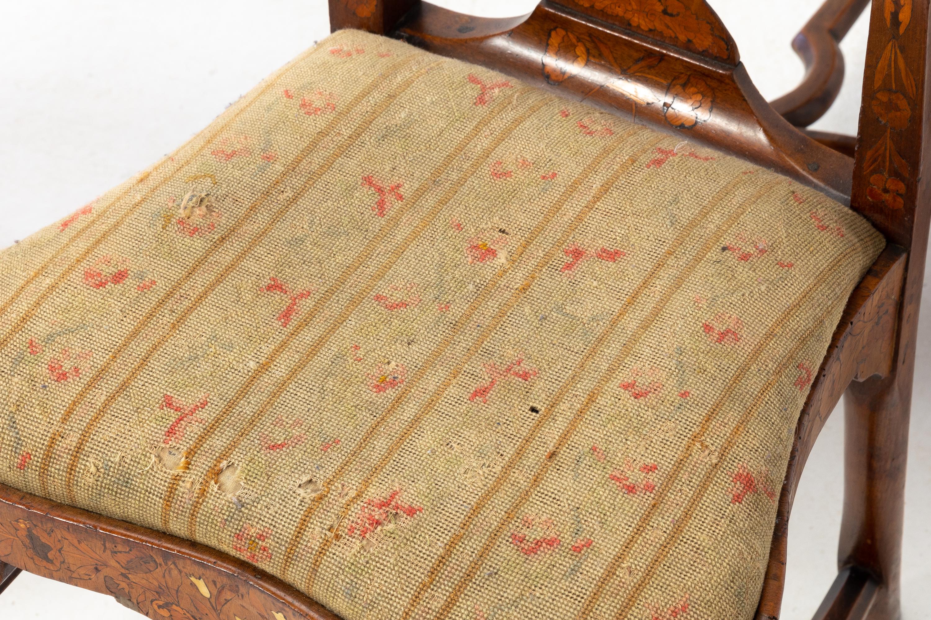 Satz von vier niederländischen Beistellstühlen mit Intarsien aus dem 18. Jahrhundert im Zustand „Gut“ im Angebot in Gloucestershire, GB