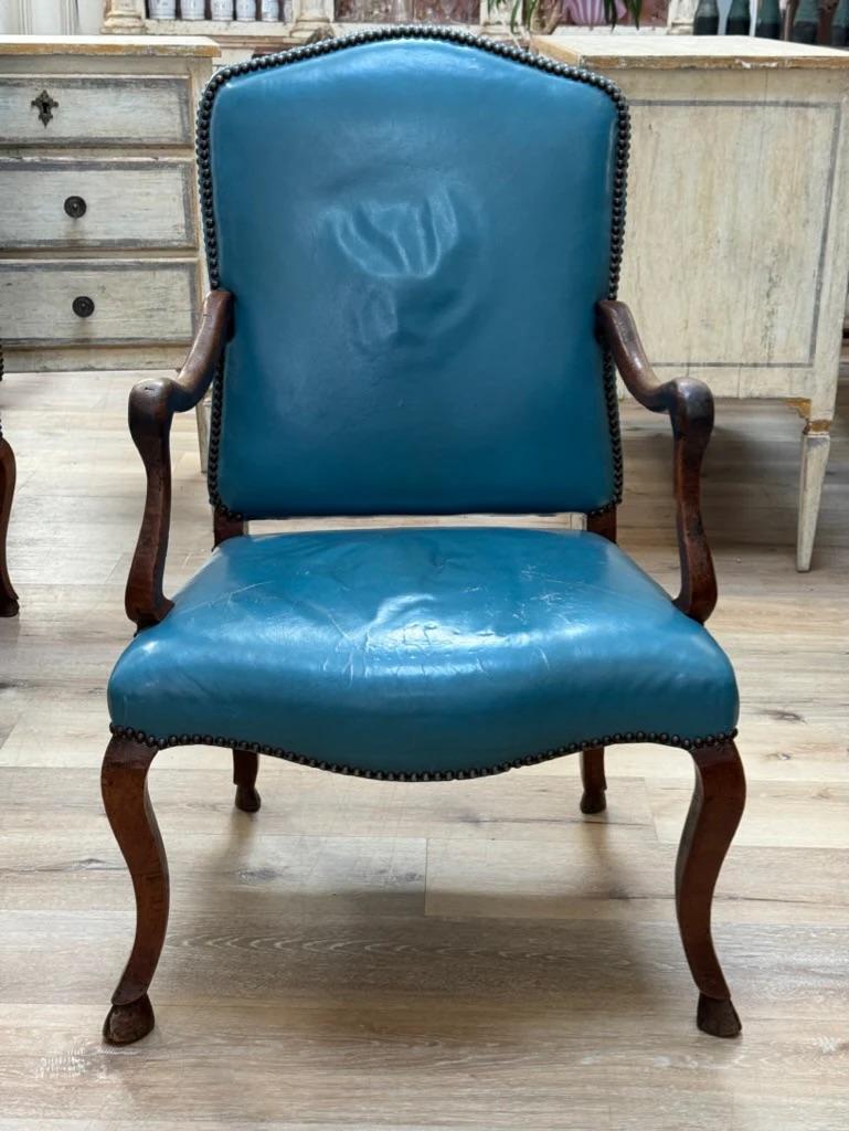 Leather Set of Four 18th Century Italian Walnut Armchairs - blue leather upholstery For Sale