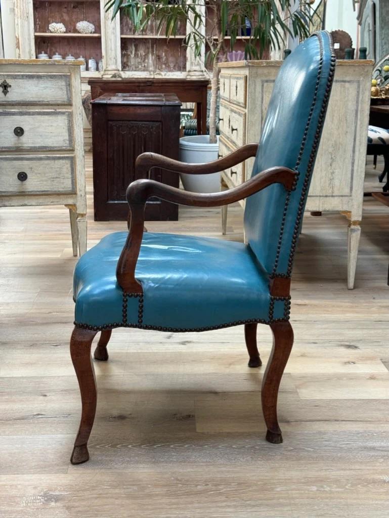 Set of Four 18th Century Italian Walnut Armchairs - blue leather upholstery For Sale 2