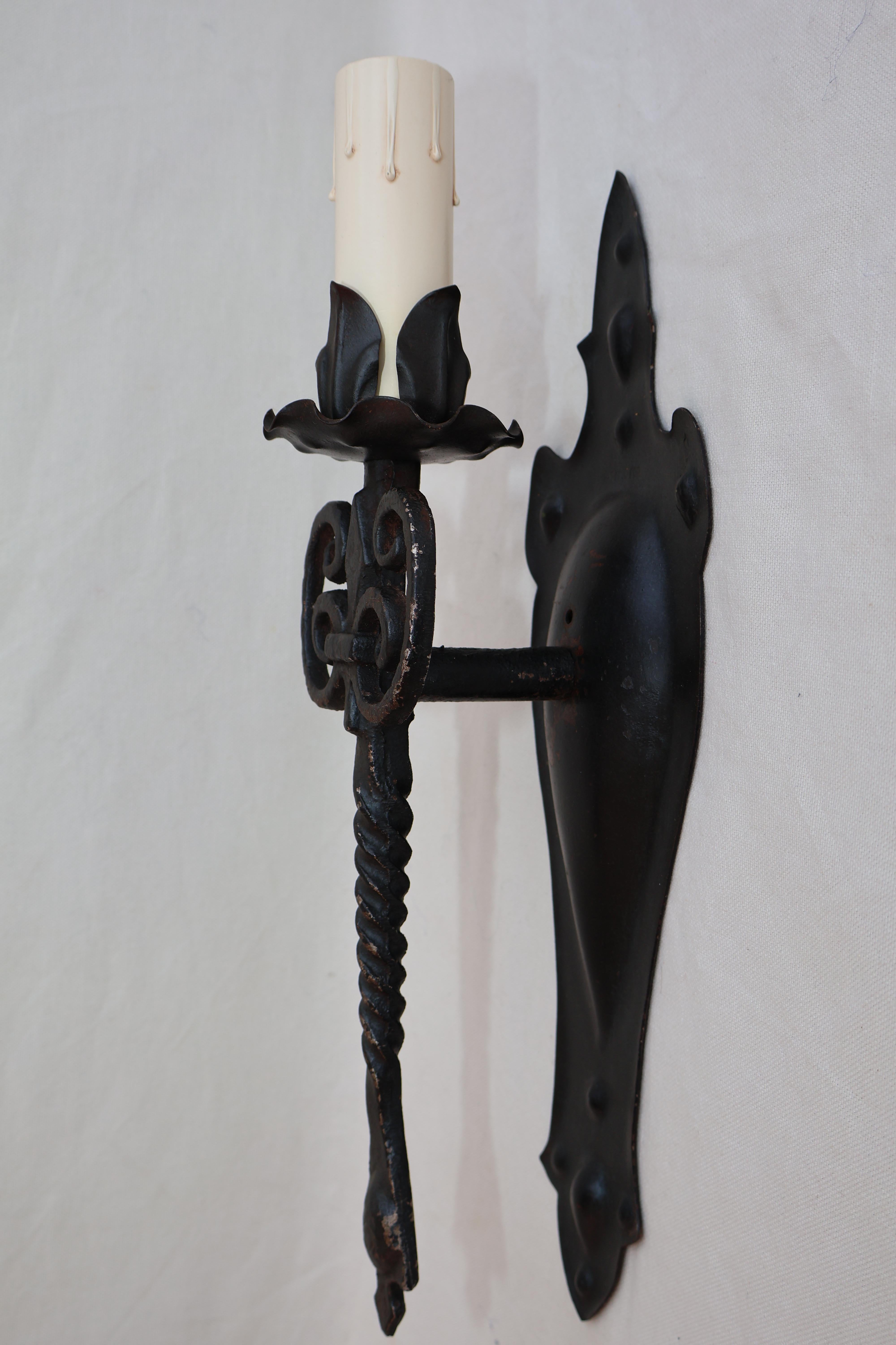 Juego de cuatro apliques de los años 20 ( estilo español ) principios del siglo XX en venta