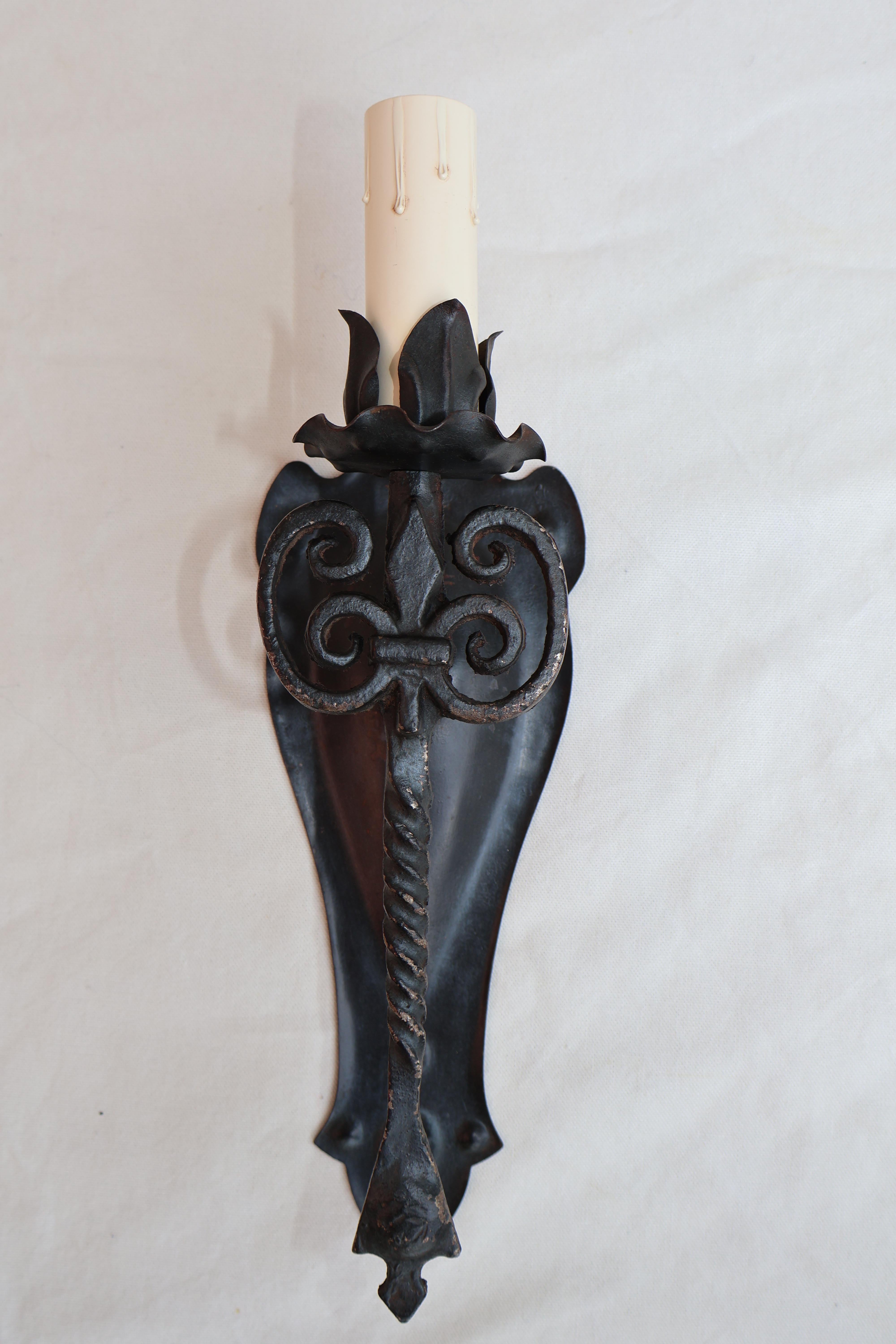 Juego de cuatro apliques de los años 20 ( estilo español ) en venta 1