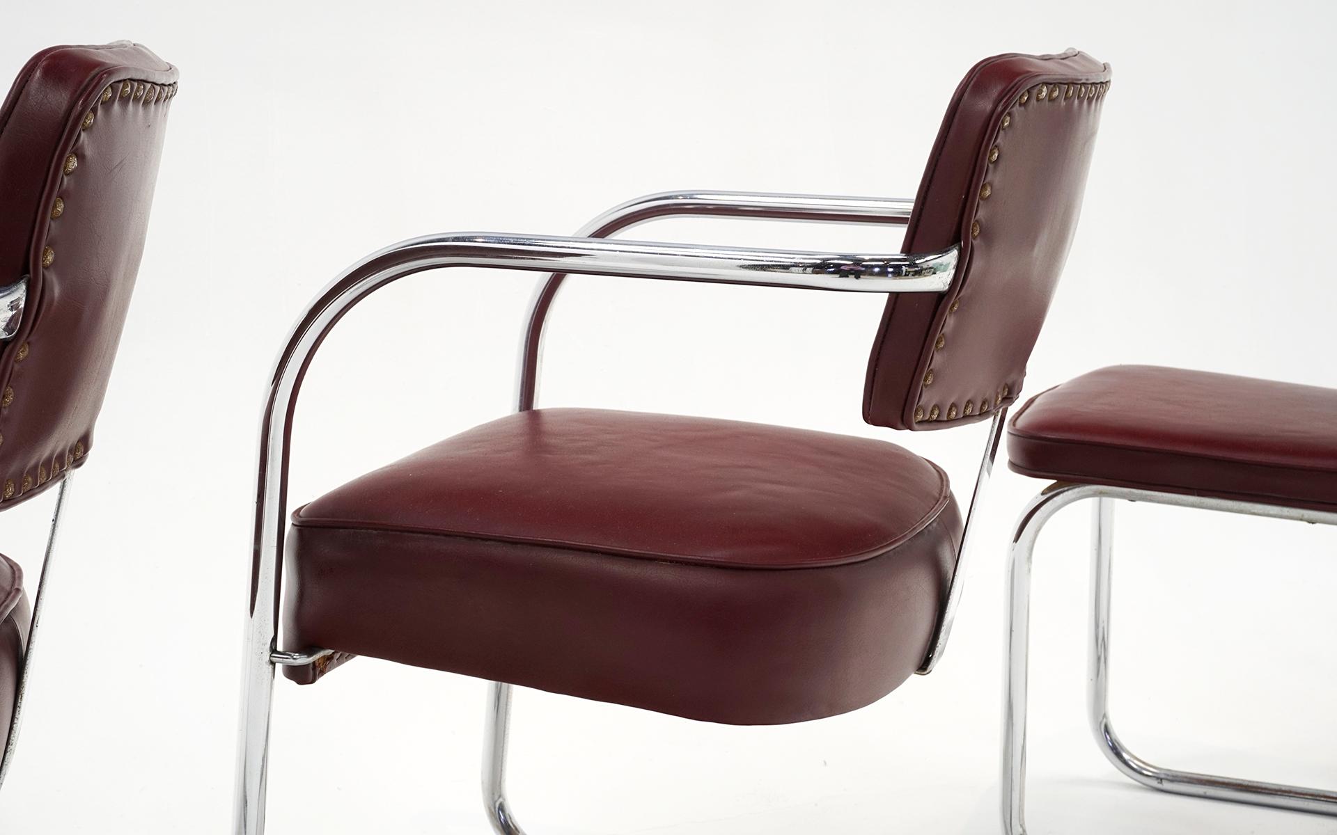 Ensemble de quatre chaises tubulaires chromées des années 1940 en cuir sang de bœuf d'origine comme vinyle en vente 3