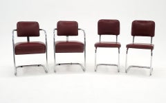 Ensemble de quatre chaises tubulaires chromées des années 1940 en cuir sang de bœuf d'origine comme vinyle
