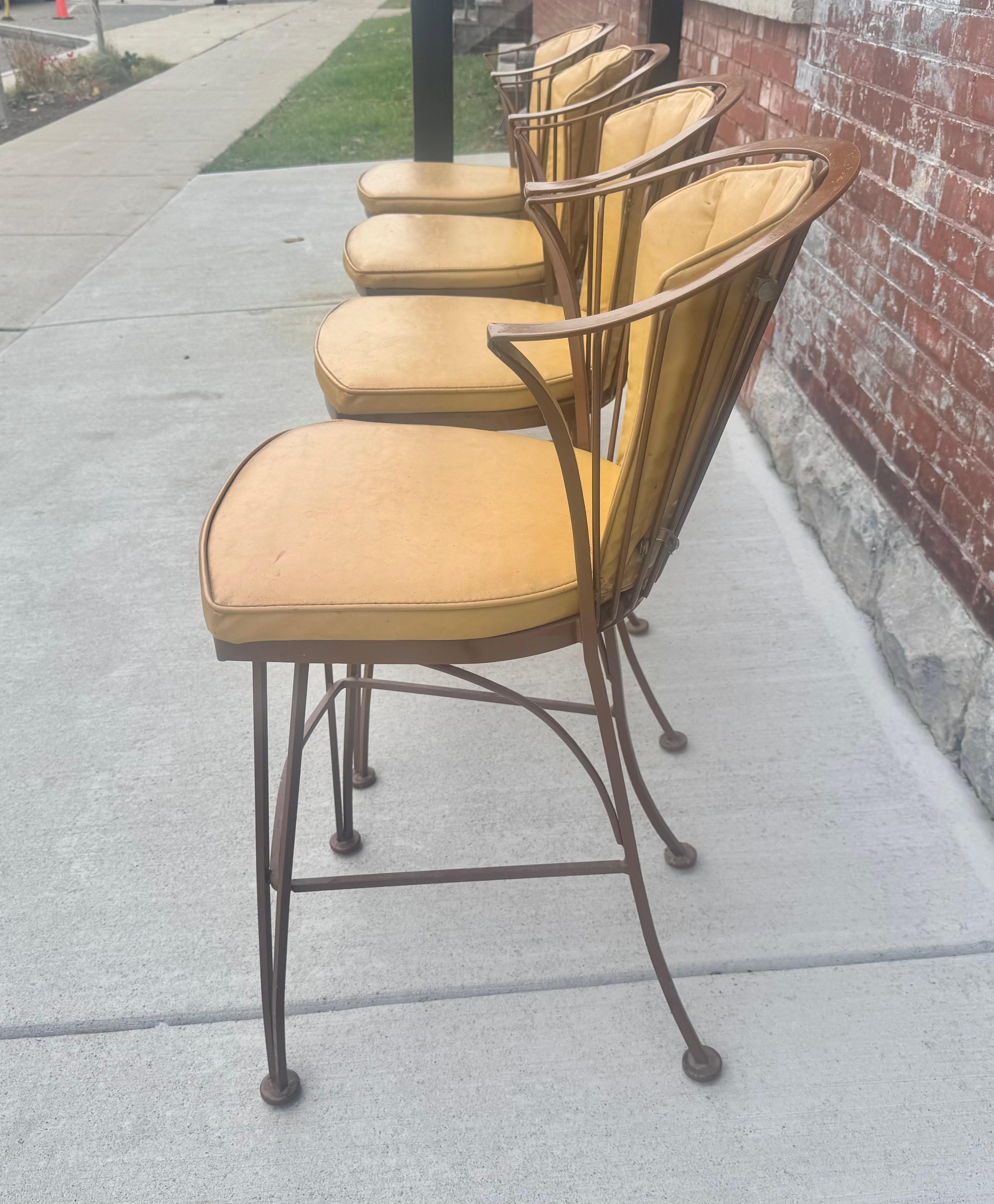 Set of Four 1950's Woodard Pinecrest Bar Stools, Classic modern design In Good Condition For Sale In Buffalo, NY