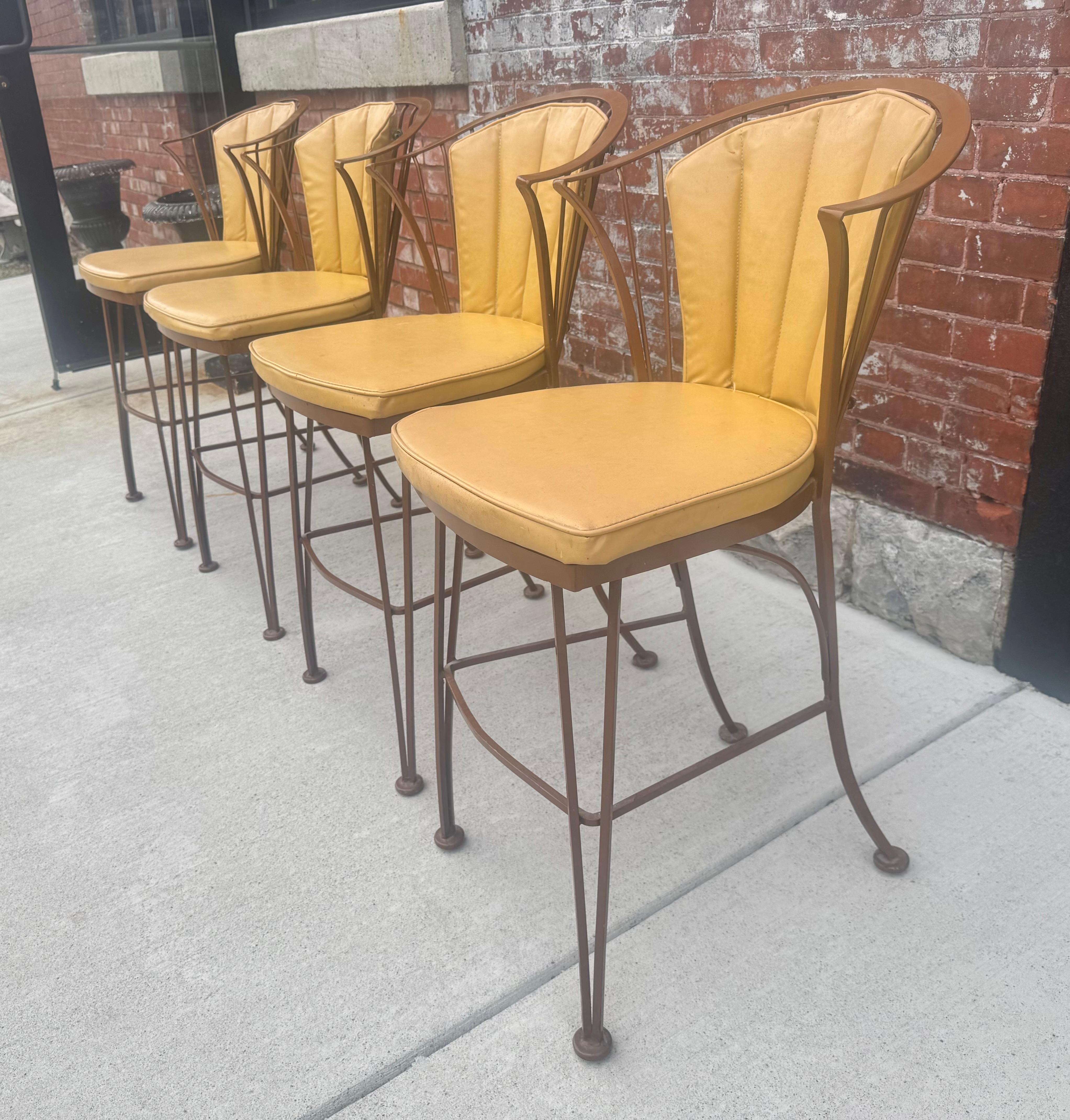 Mid-20th Century Set of Four 1950's Woodard Pinecrest Bar Stools, Classic modern design For Sale
