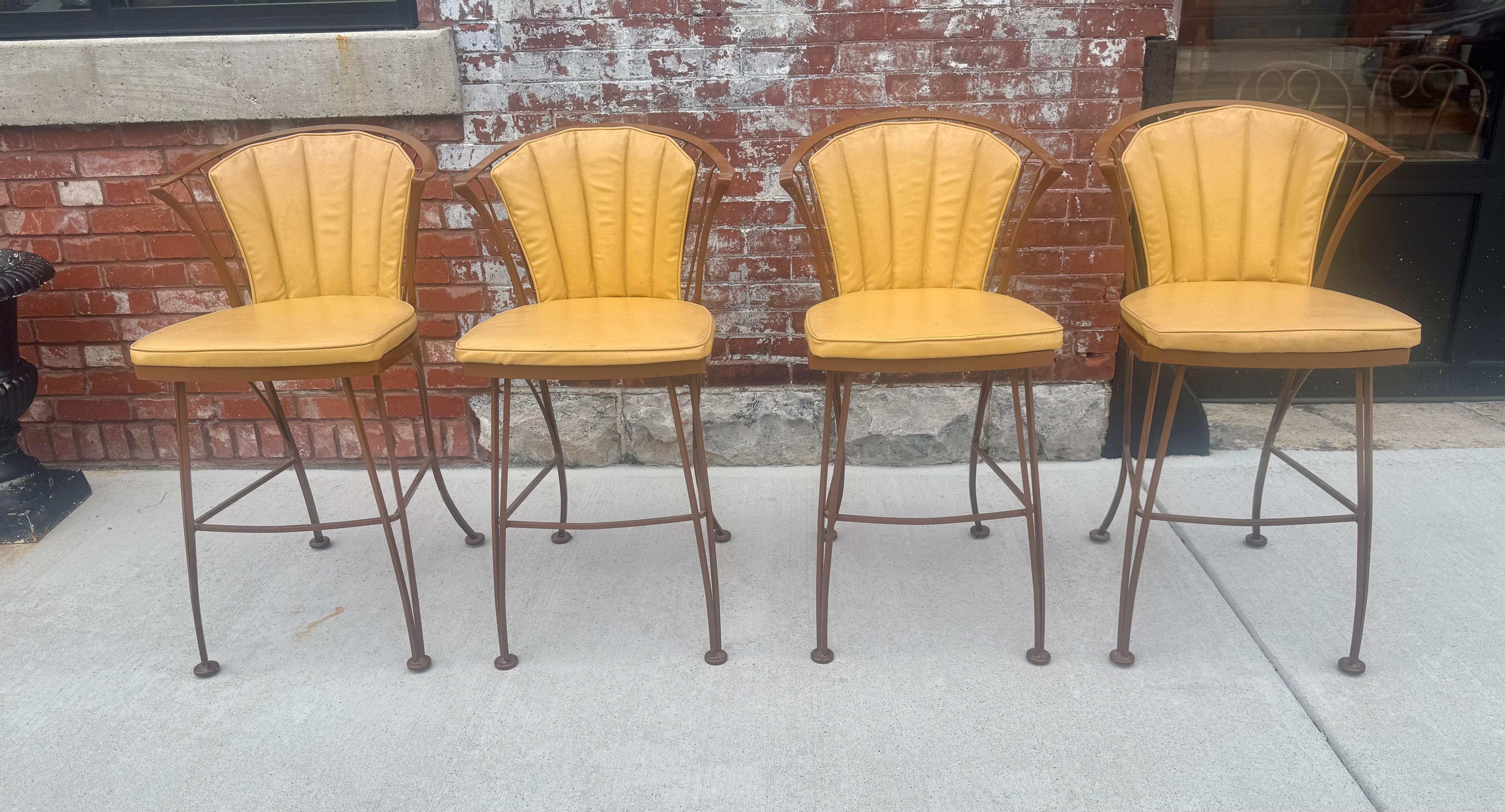 Naugahyde Set of Four 1950's Woodard Pinecrest Bar Stools, Classic modern design For Sale